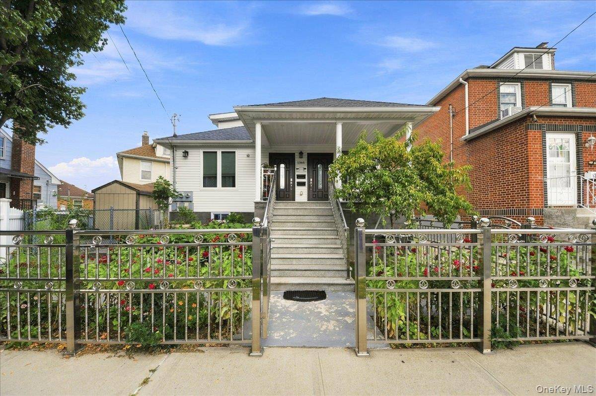 1366 Siegfried PL, Bronx, NY 10465