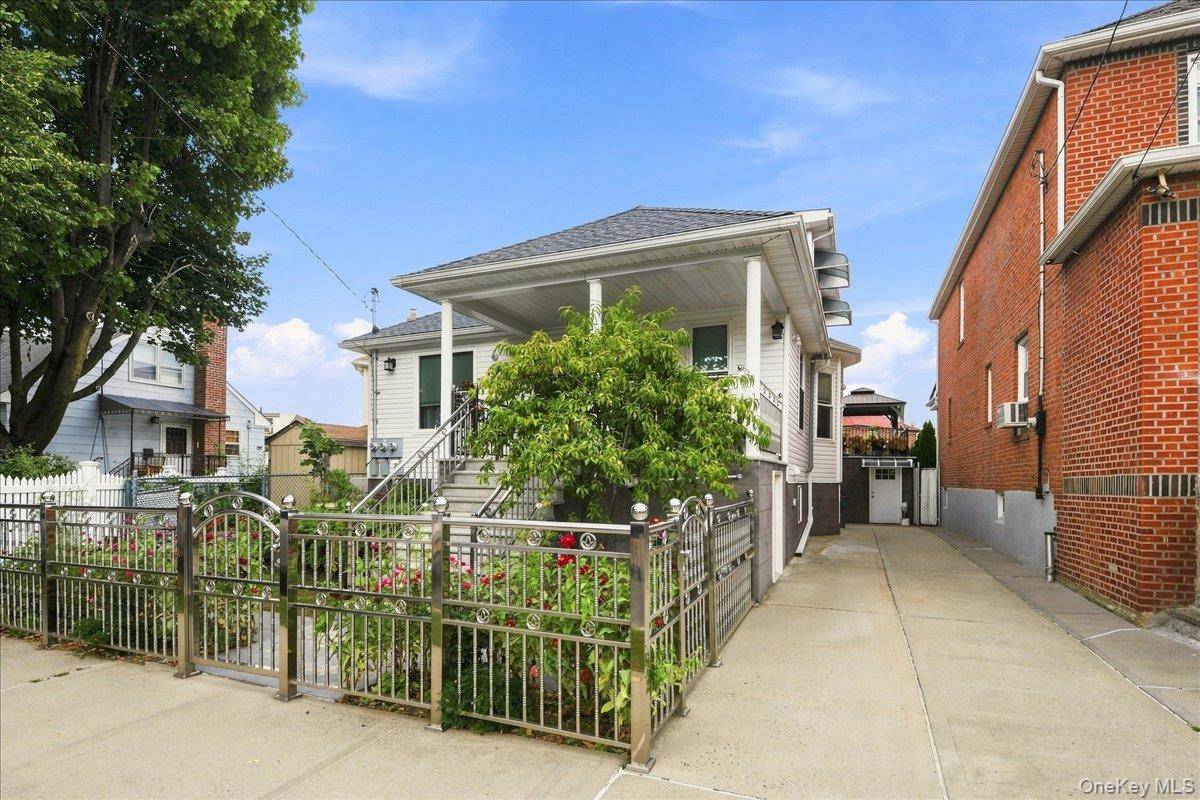 1366 Siegfried PL, Bronx, NY 10465