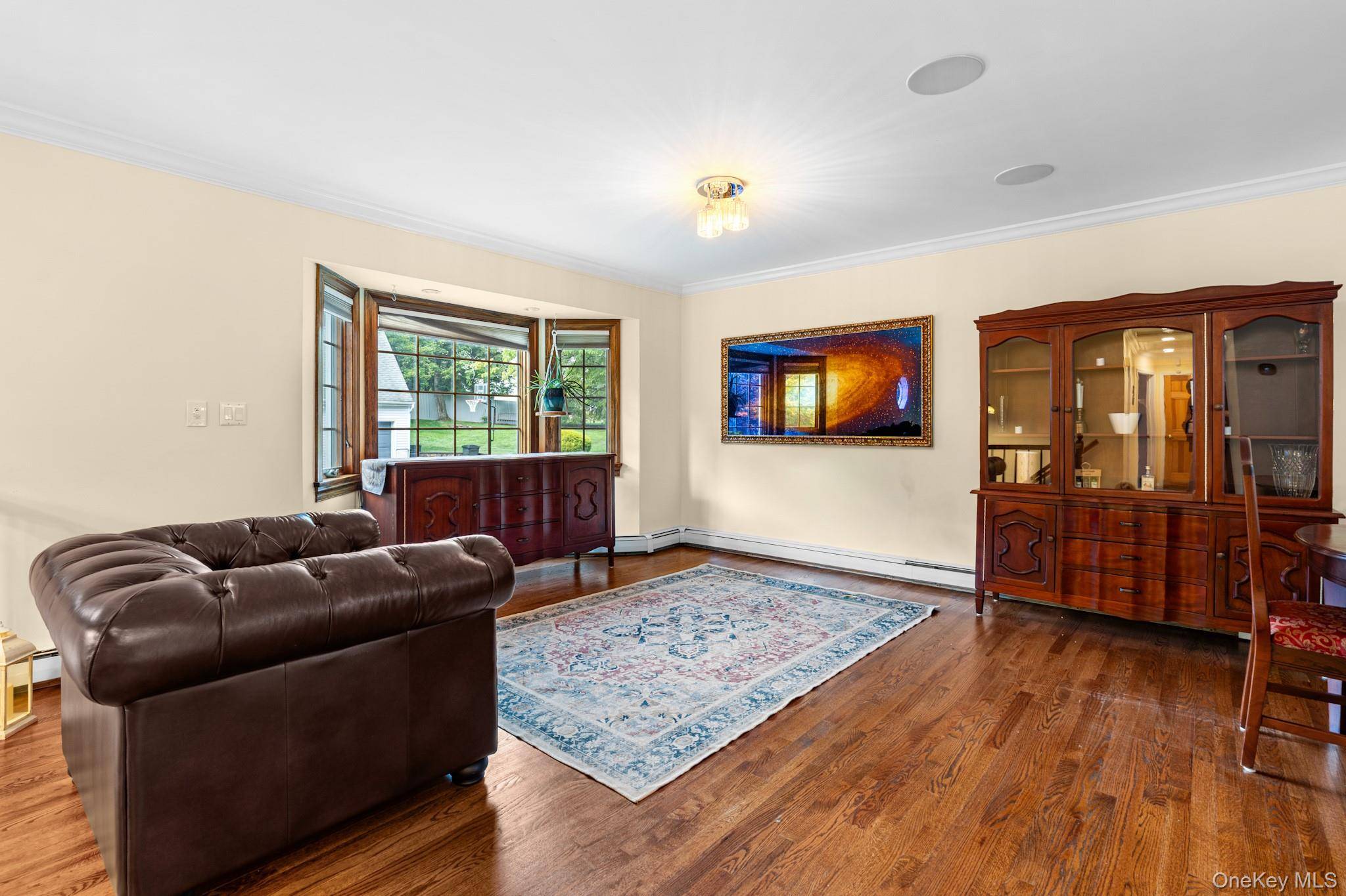3 Douglas DR, Pleasantville, NY 10570