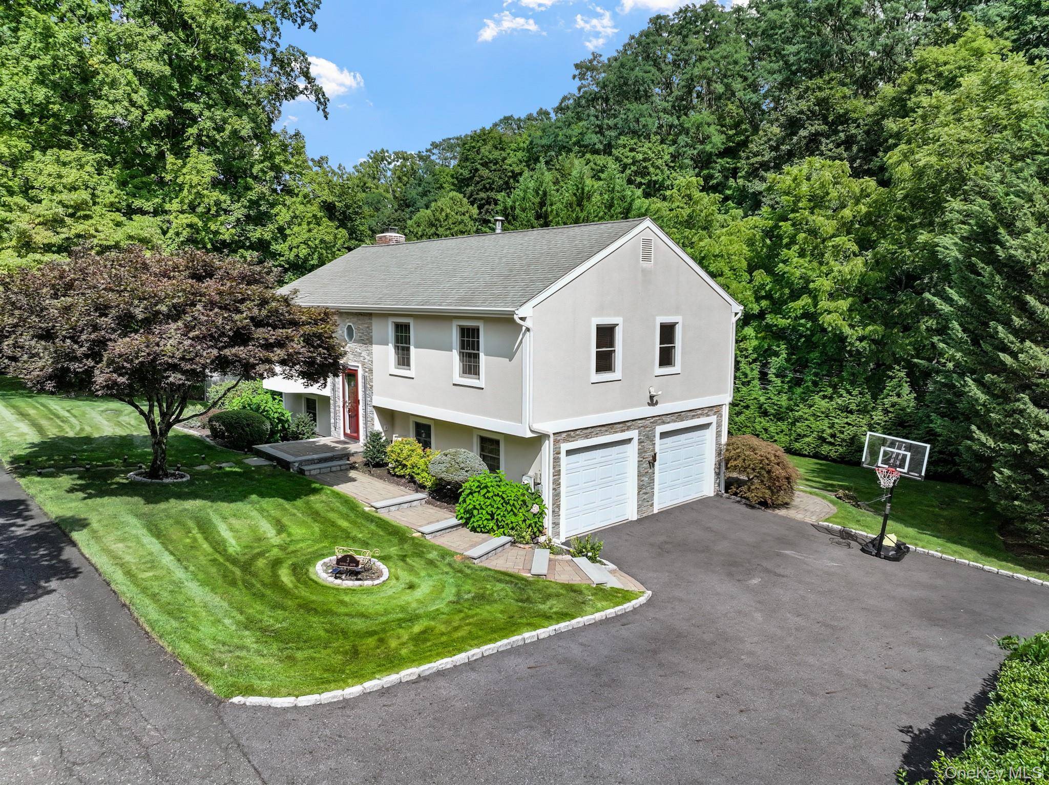 3 Douglas DR, Pleasantville, NY 10570
