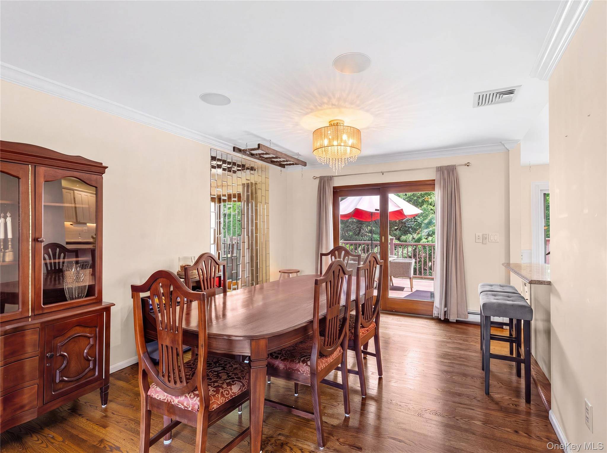 3 Douglas DR, Pleasantville, NY 10570