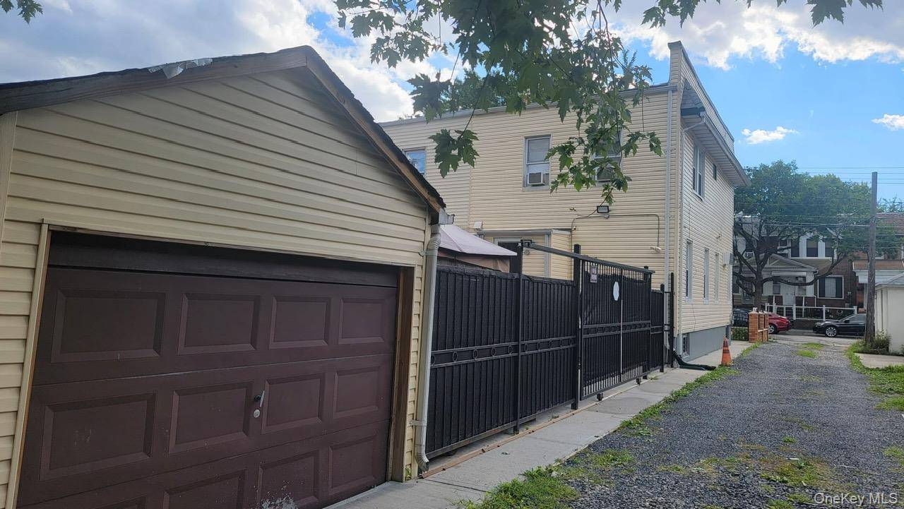 91-53 96th ST, Woodhaven, NY 11421