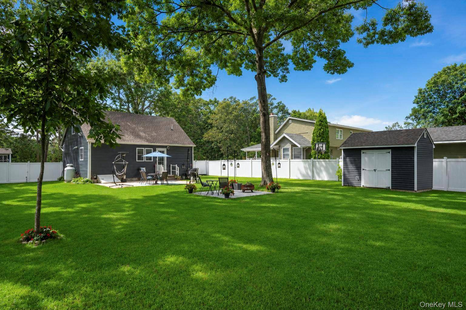51 Roberts RD, Shirley, NY 11967