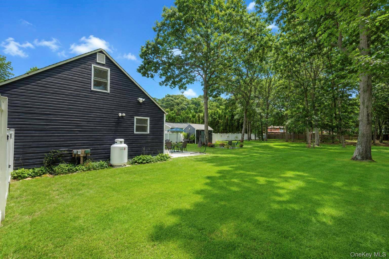 51 Roberts RD, Shirley, NY 11967