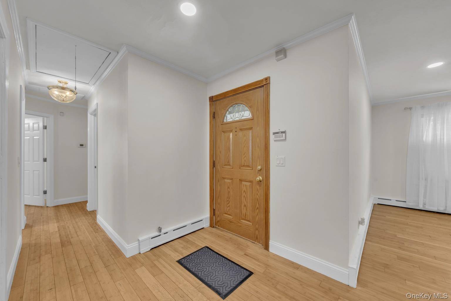 91 Haynes AVE, West Islip, NY 11795