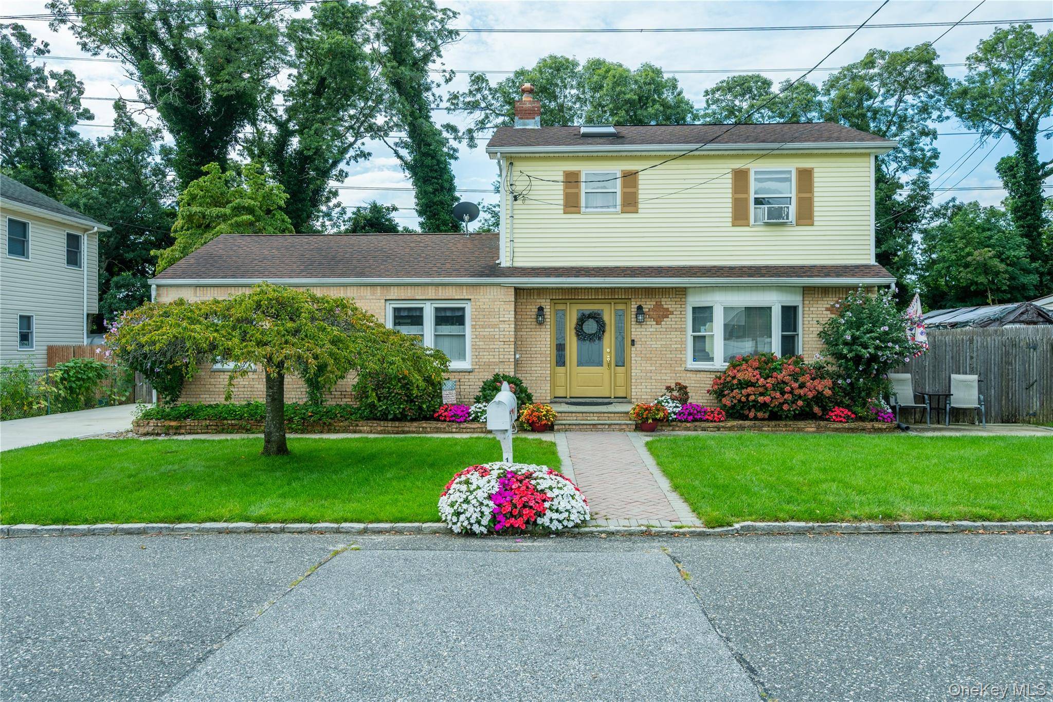 16 12th ST, Ronkonkoma, NY 11779