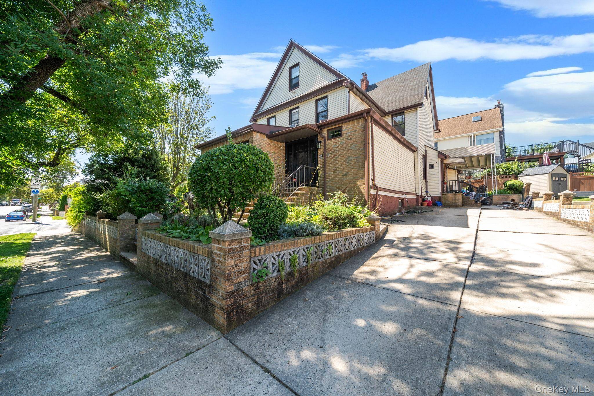 646 Clintonville ST, Whitestone, NY 11357
