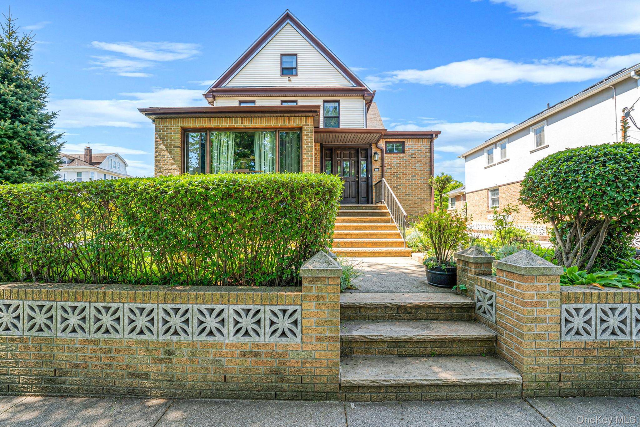 646 Clintonville ST, Whitestone, NY 11357