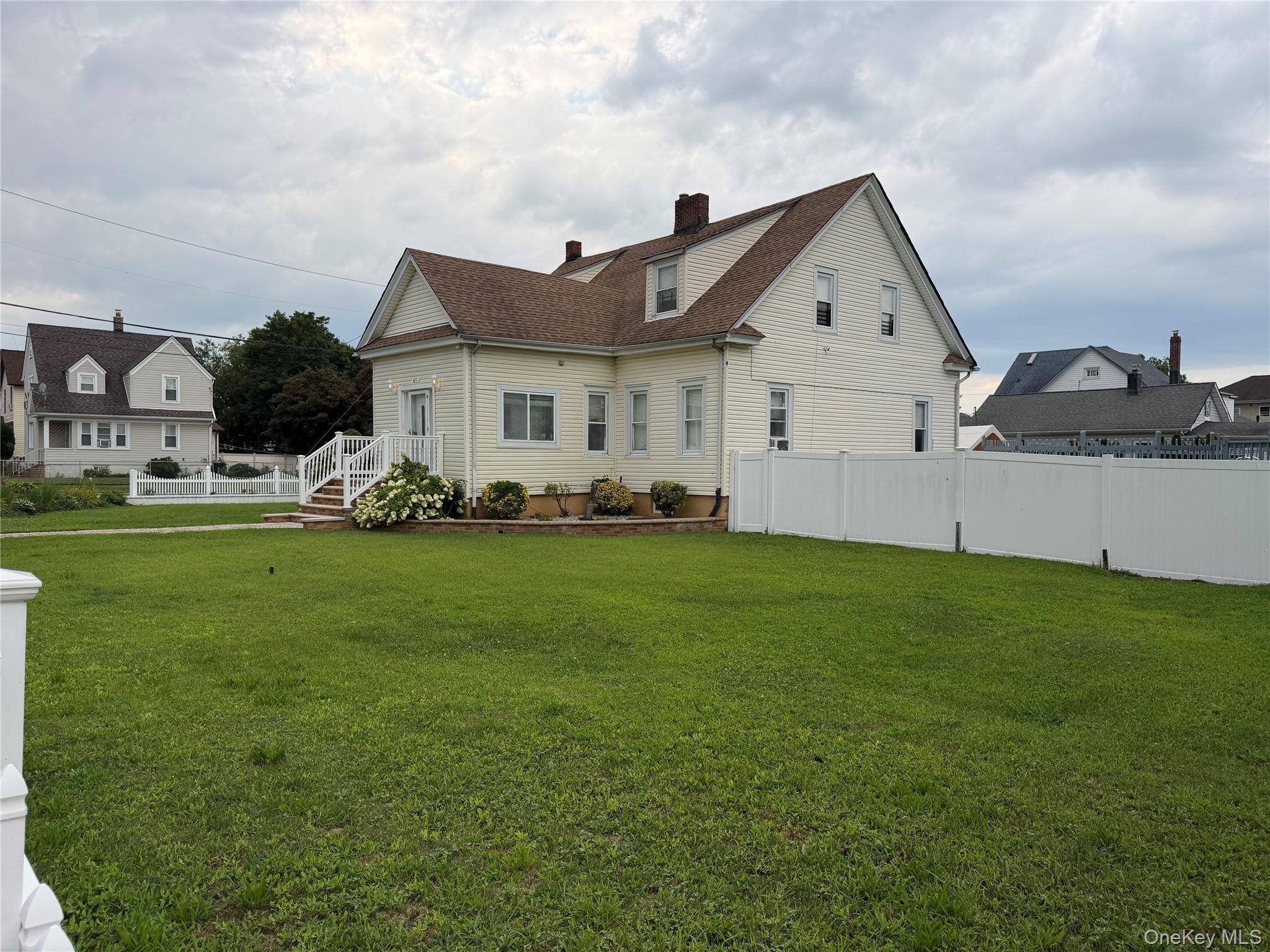 611 Park AVE, Uniondale, NY 11553