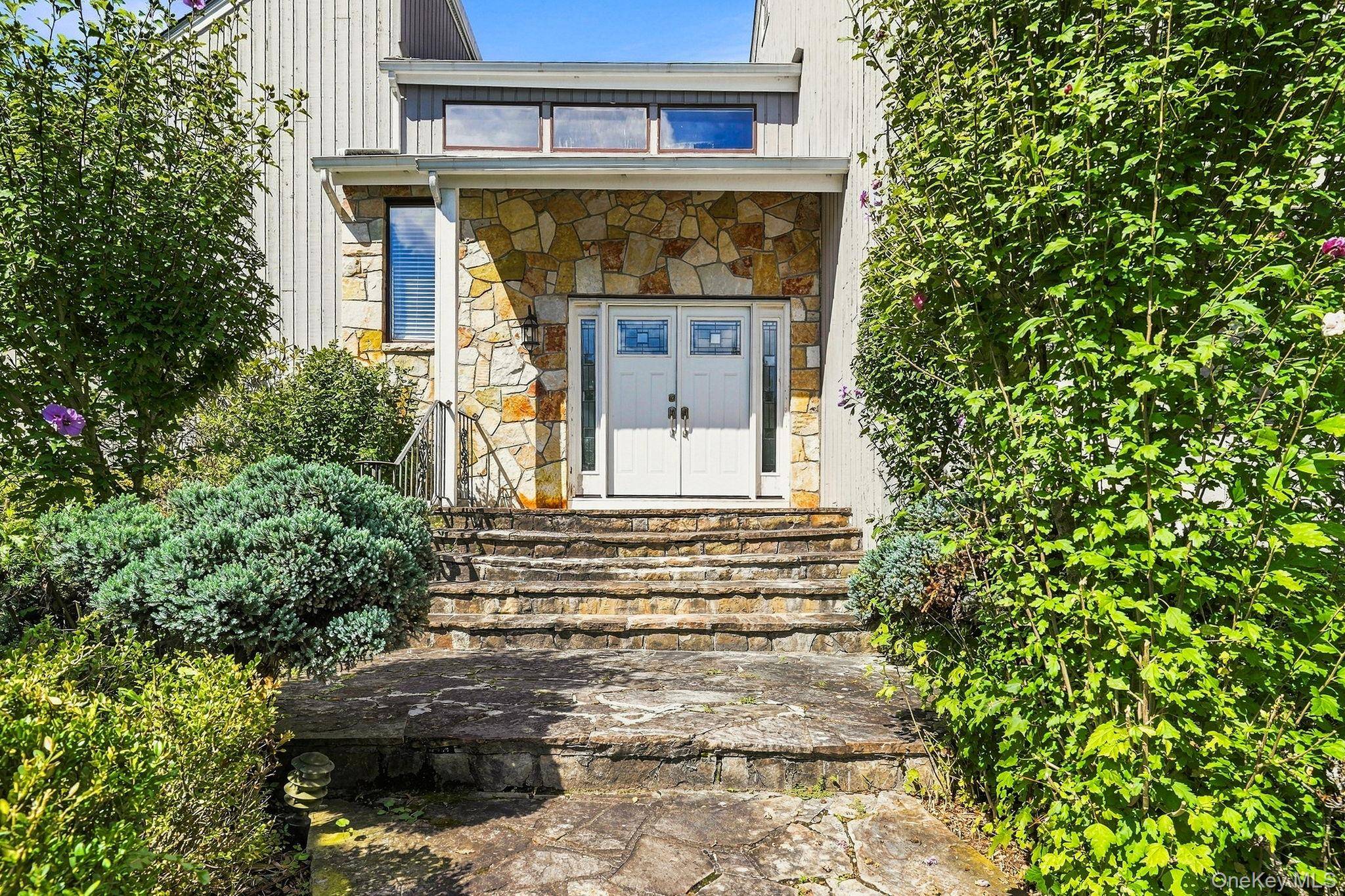 8 Cobbling Rock DR, Katonah, NY 10536