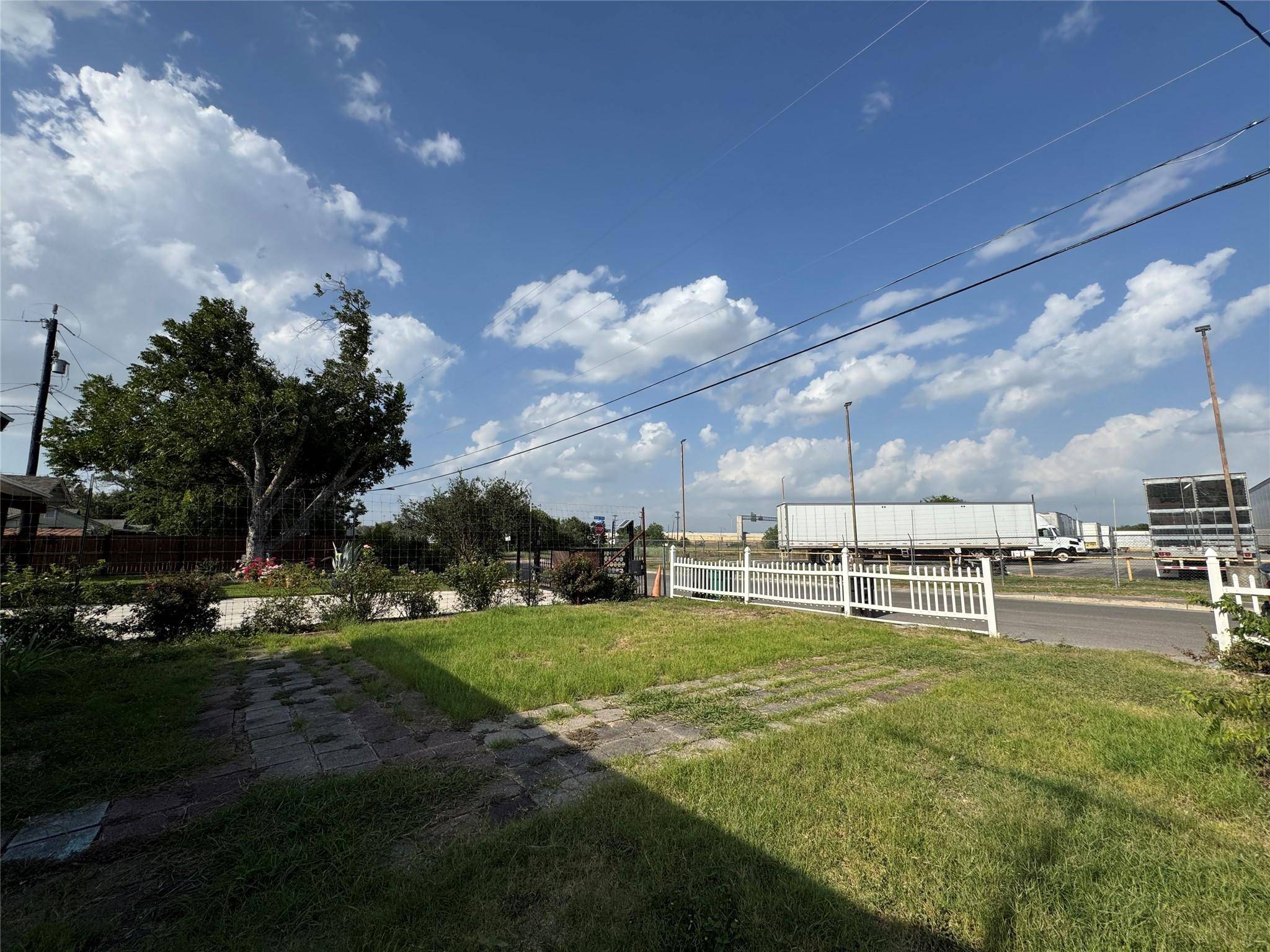 415 Creswell DR, San Antonio, TX 78220
