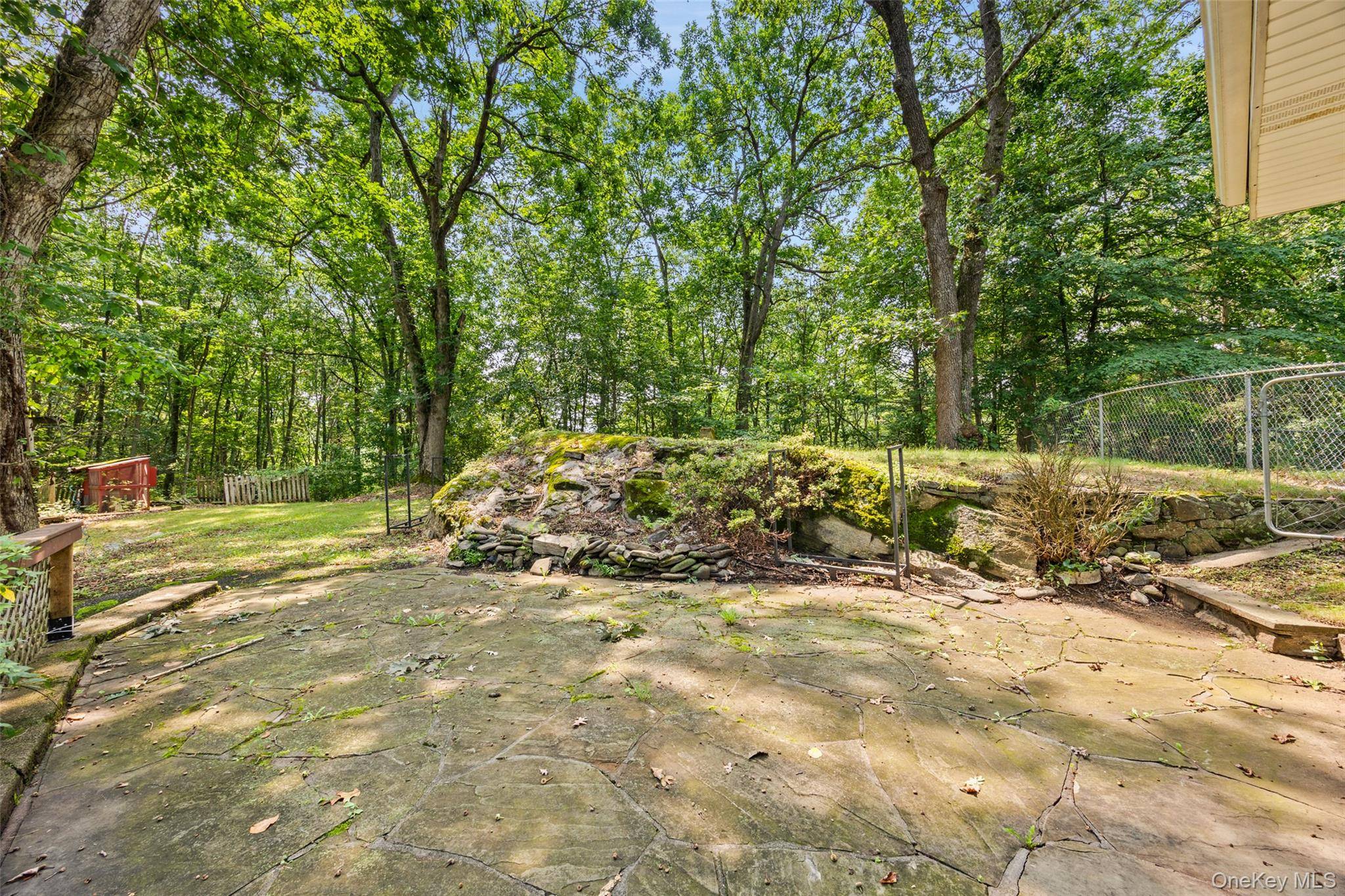 55 Wenonah RD, Putnam Valley, NY 10579