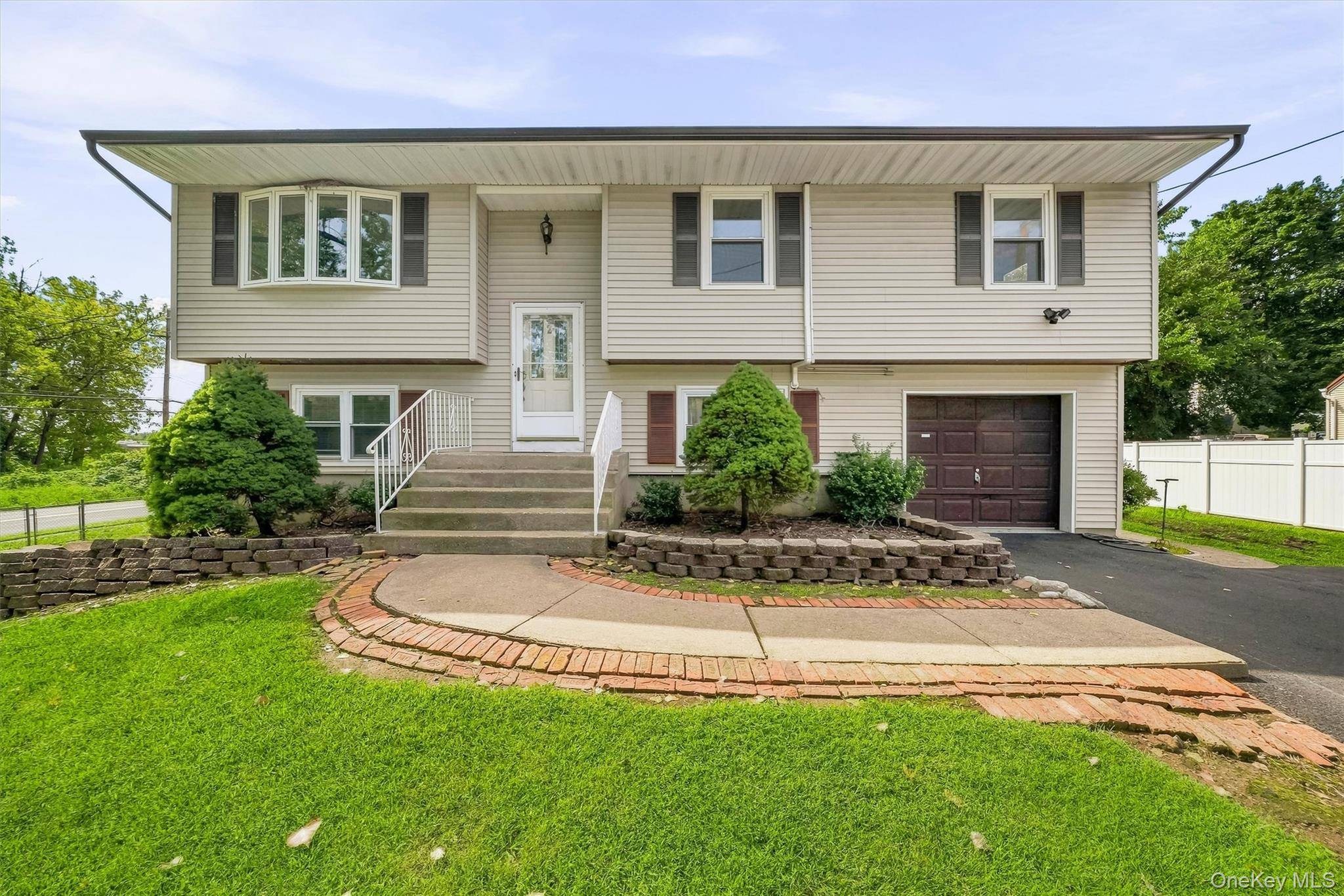 2 Maple AVE, Orangeburg, NY 10962