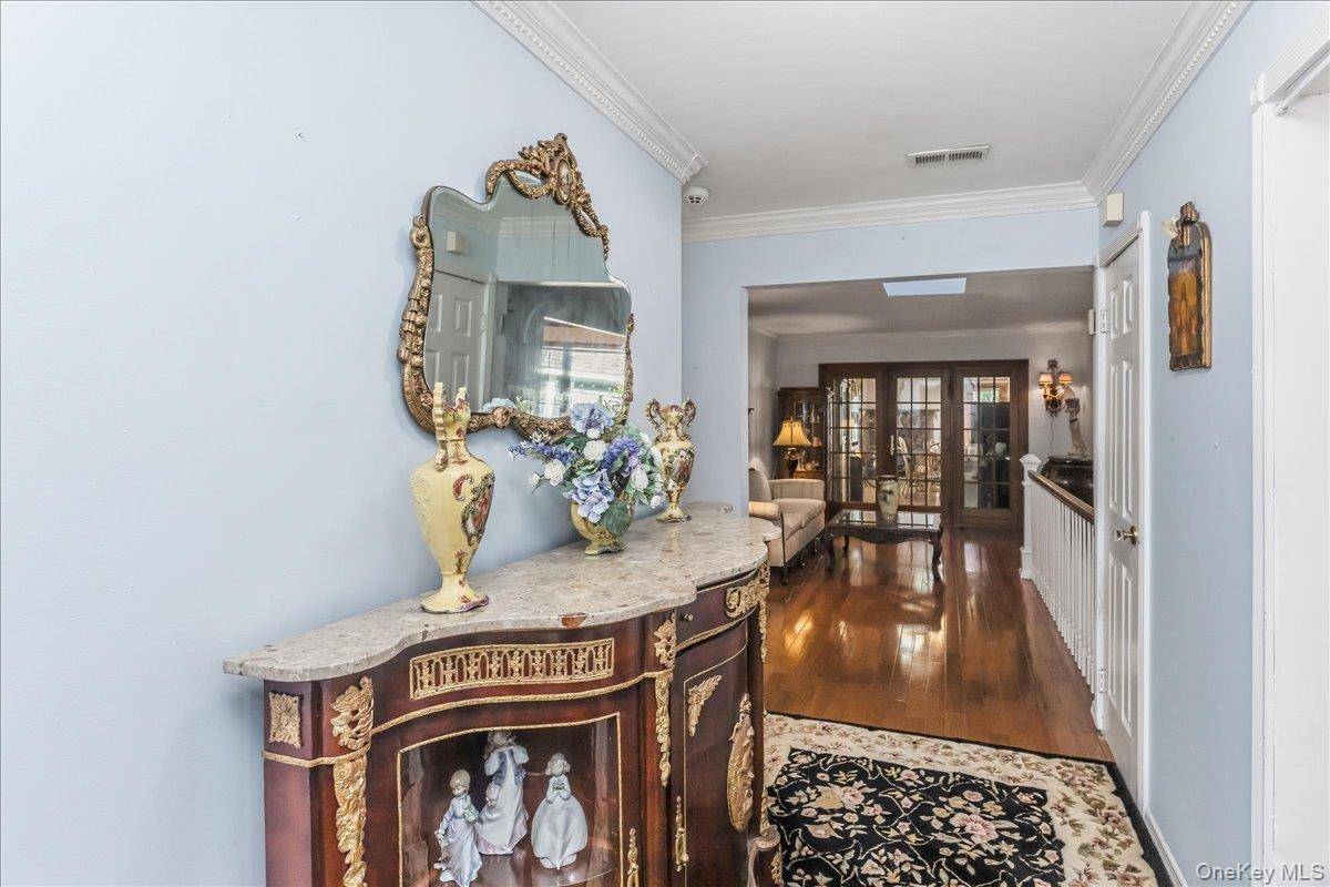 18 Linden AVE, Kings Park, NY 11754