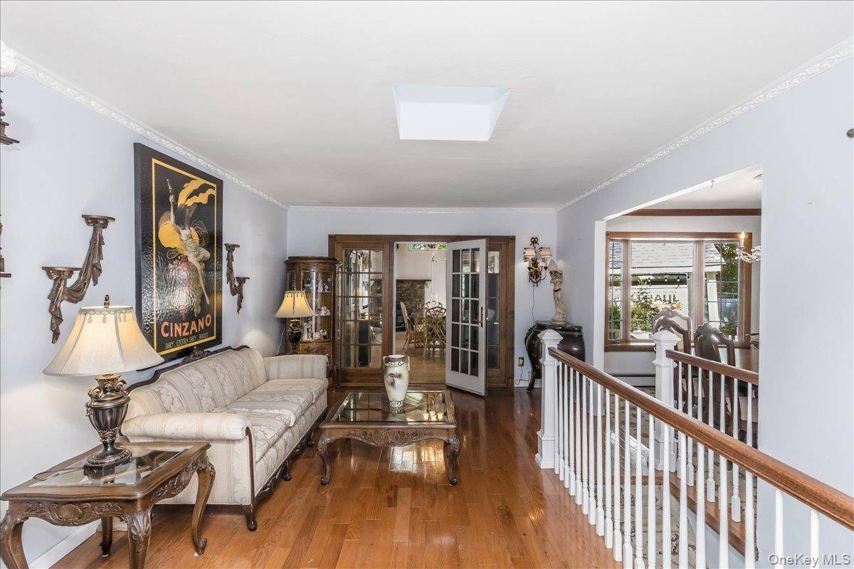 18 Linden AVE, Kings Park, NY 11754