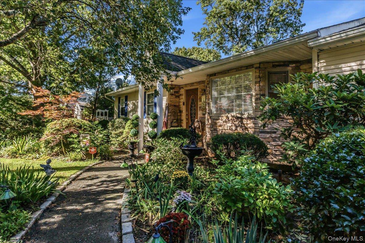 18 Linden AVE, Kings Park, NY 11754