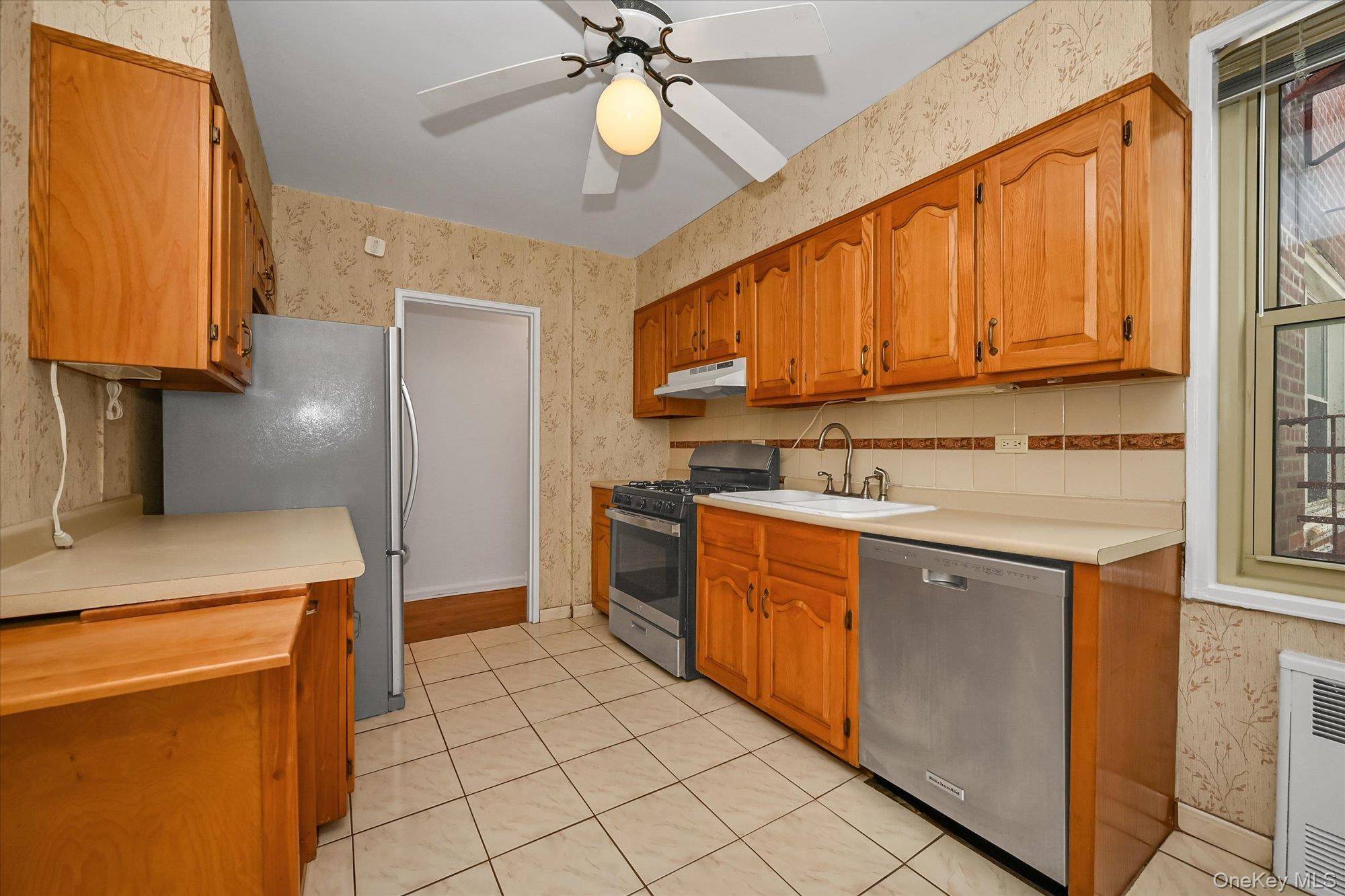 23-25 Bell BLVD #6J, Bayside, NY 11360