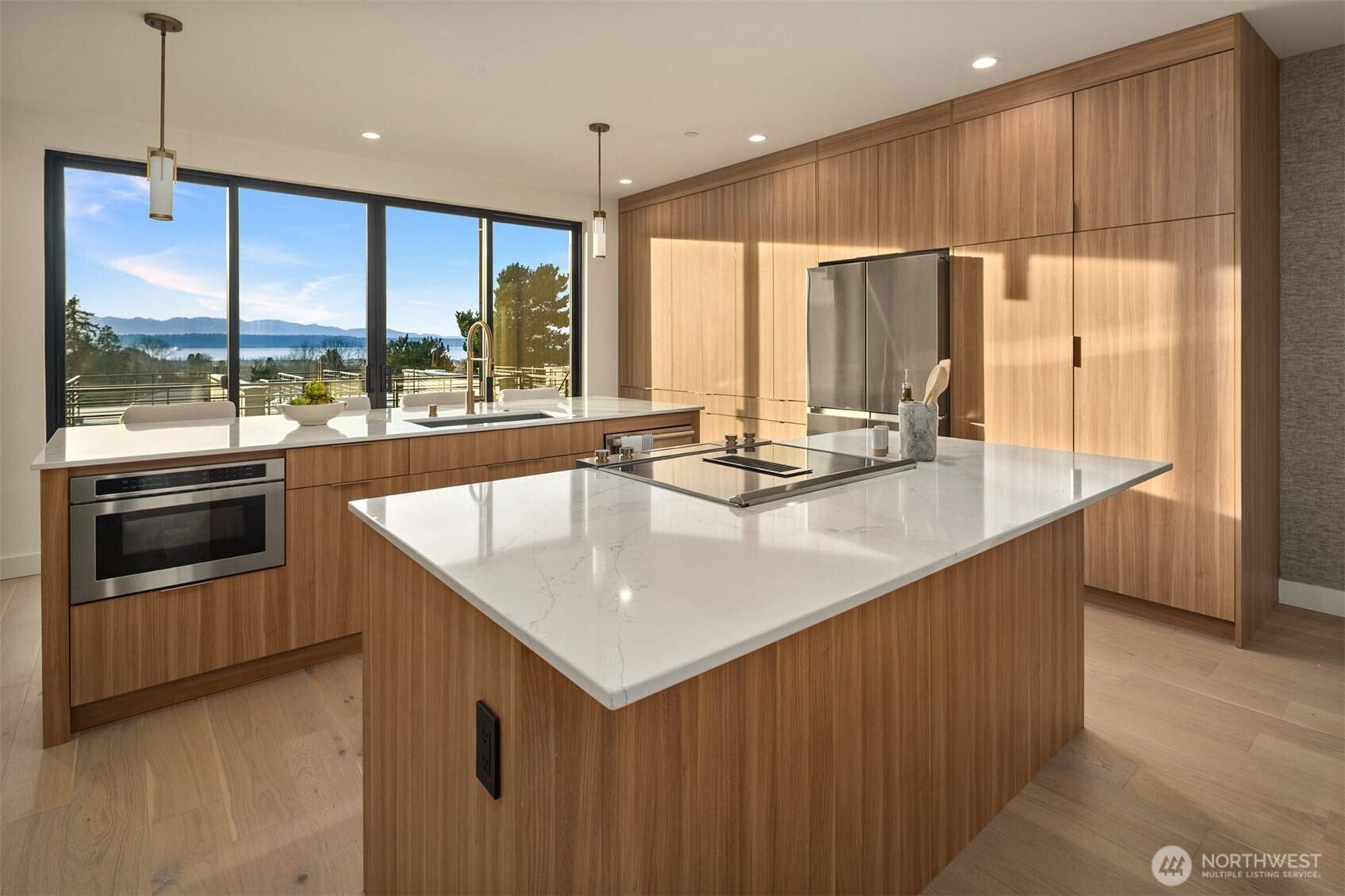 614 5th AVE S #A103, Edmonds, WA 98020