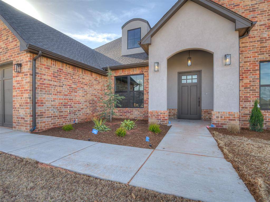 2218 W Cole DR, Mustang, OK 73064