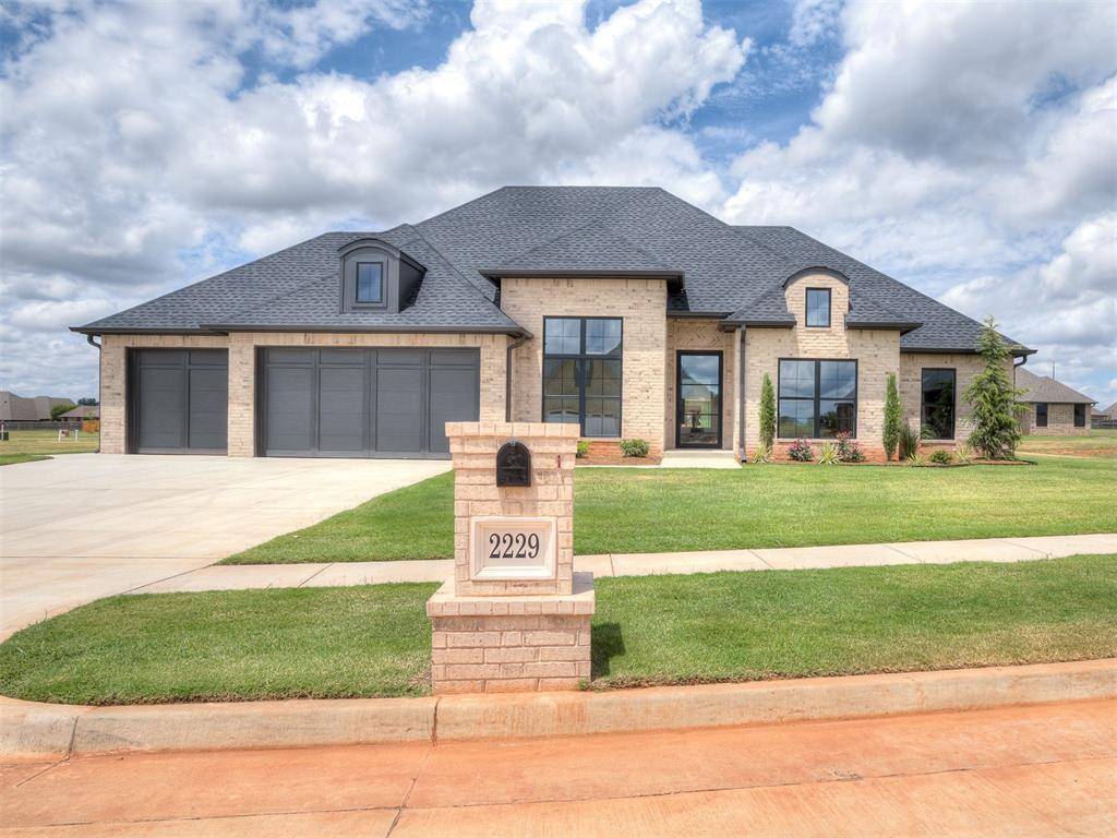 2229 W Cole DR, Mustang, OK 73064