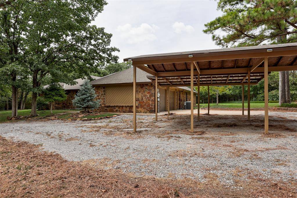 5611 Covey Run DR, Edmond, OK 73034
