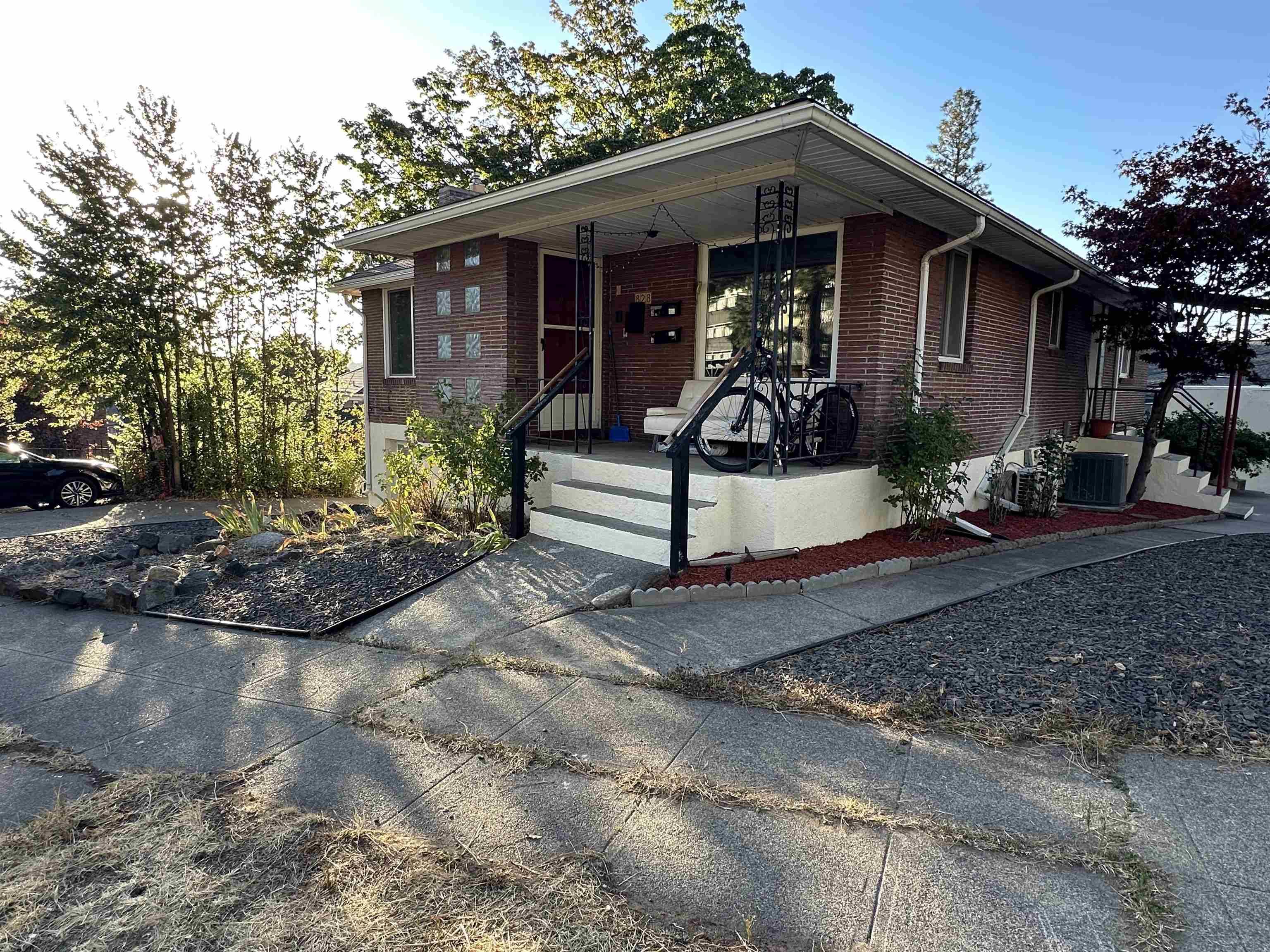 828/820 W 11th Ave, Spokane, WA 99204