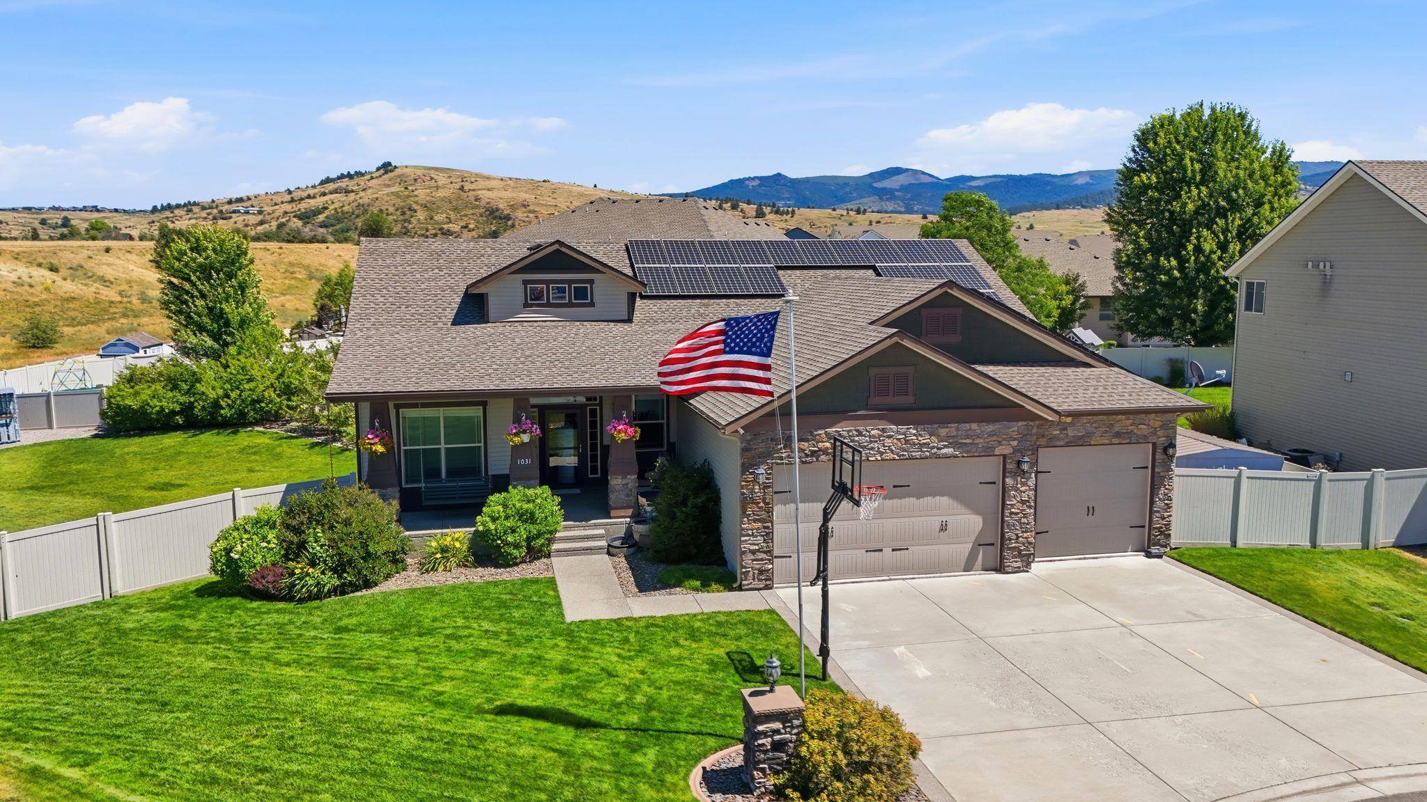 1031 S Kayla Ct, Greenacres, WA 99016