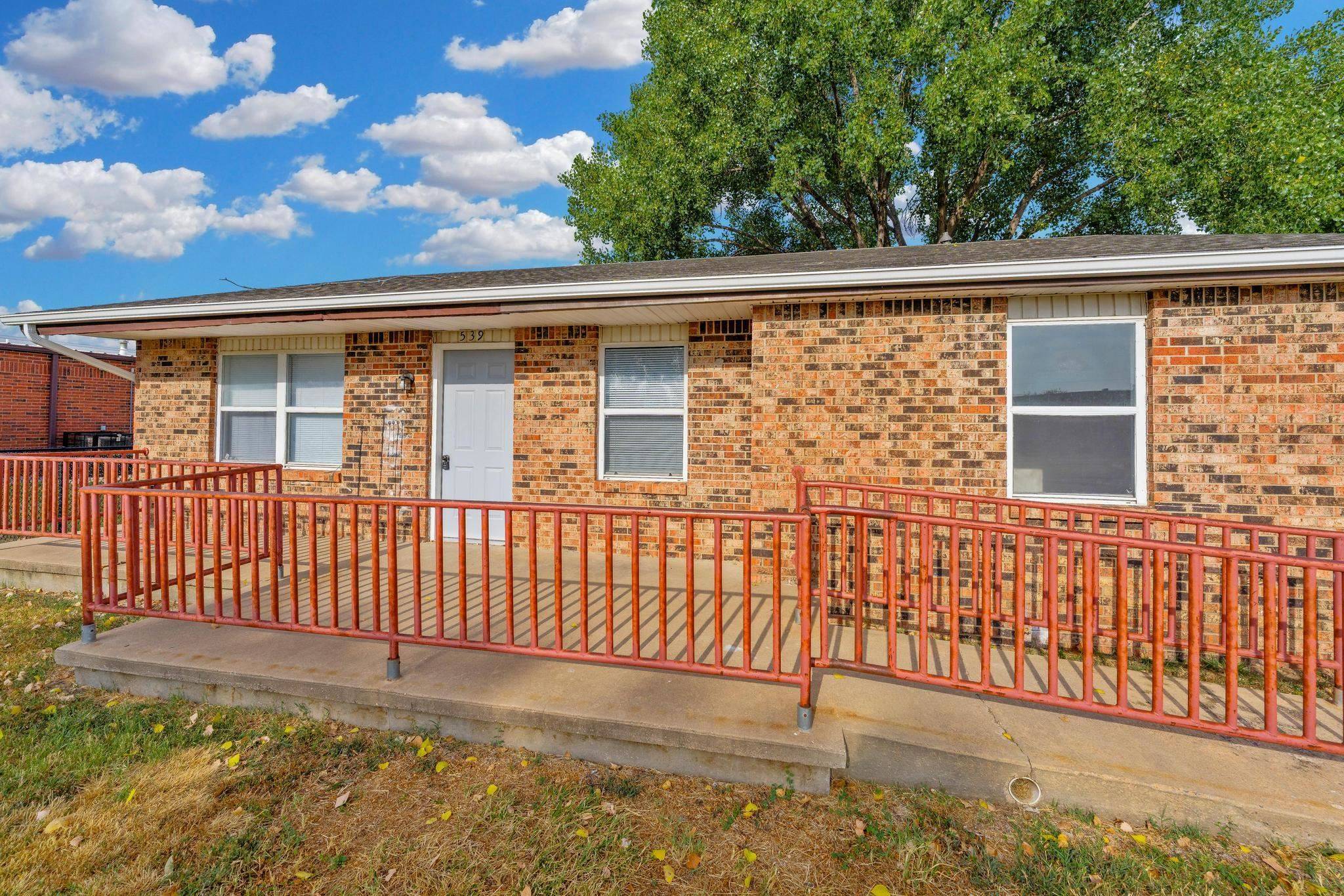539 N Summitlawn, Wichita, KS 67212