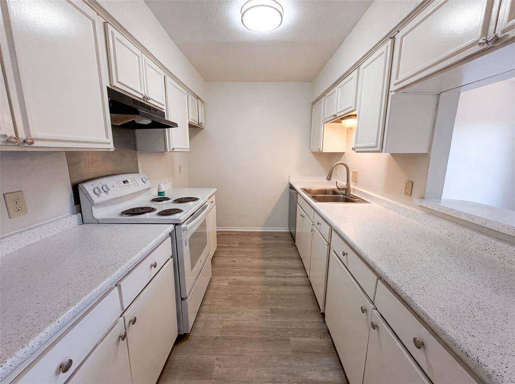 260 Rolling Hills Place, Lancaster, TX 75146