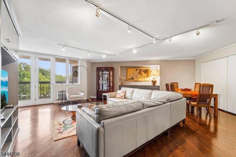 10 Smith Manor Blvd #424, West Orange Twp., NJ 07052
