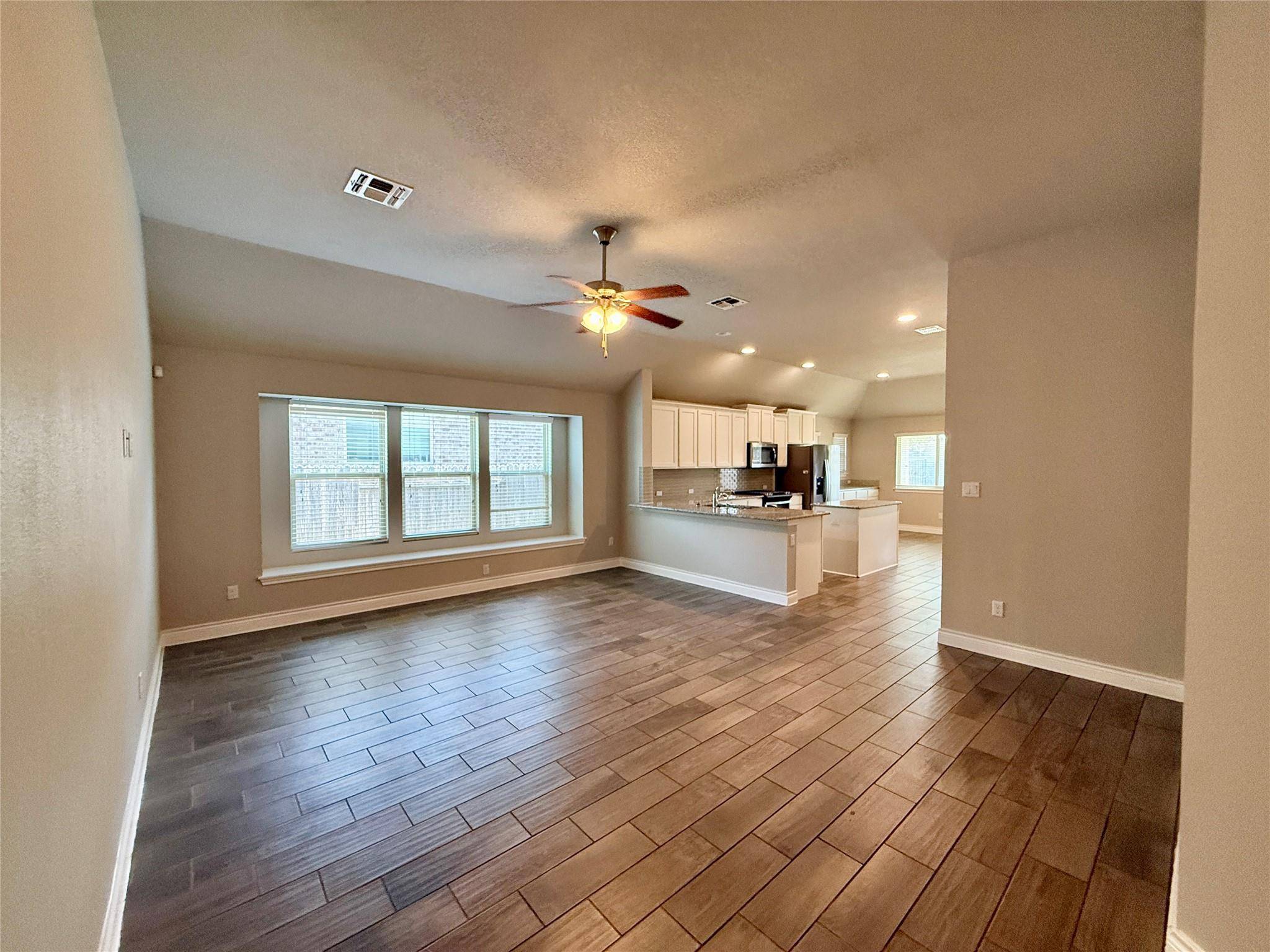 199 Tailwind DR, Kyle, TX 78640