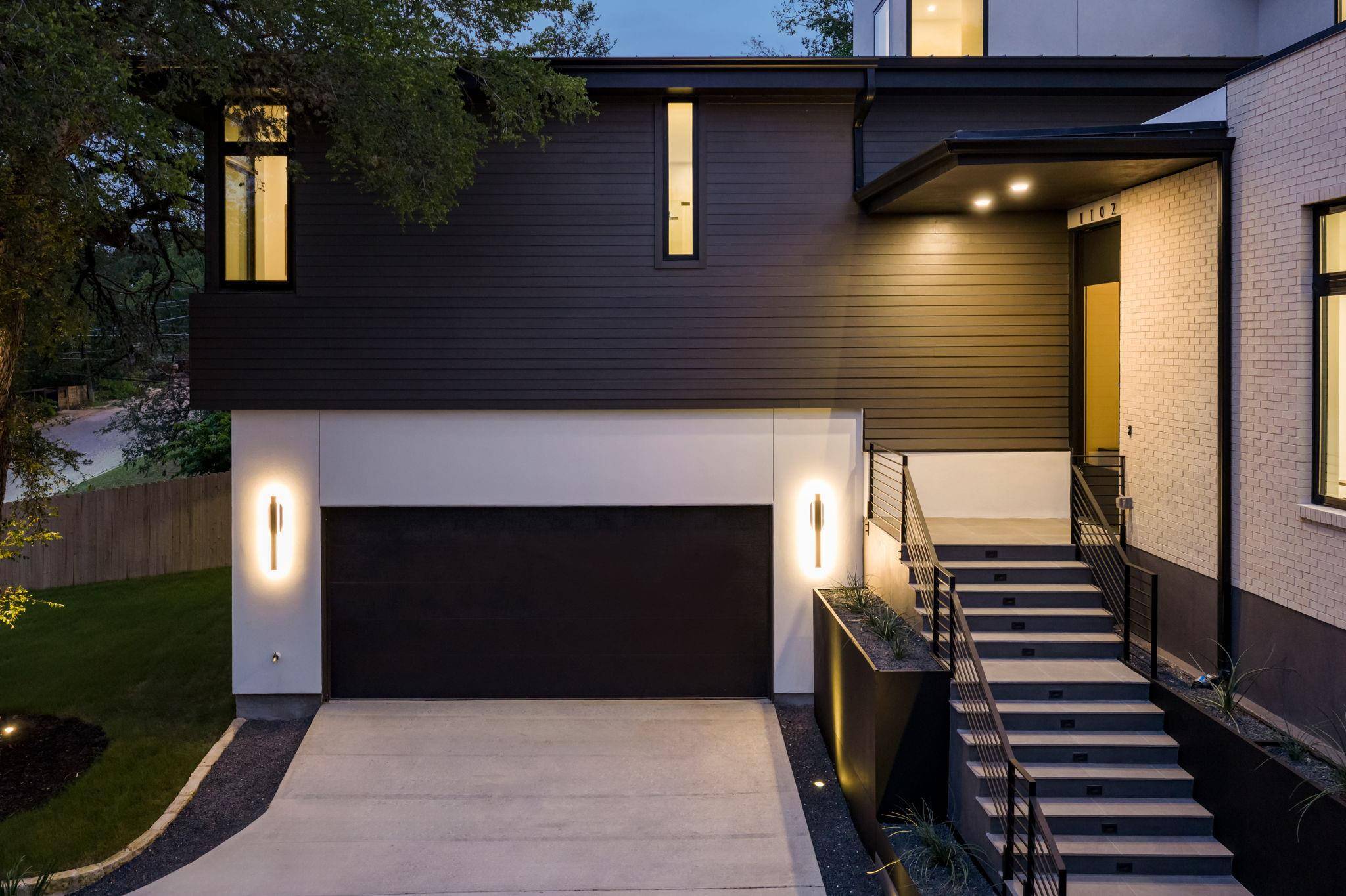 1102 Summit ST, Austin, TX 78741