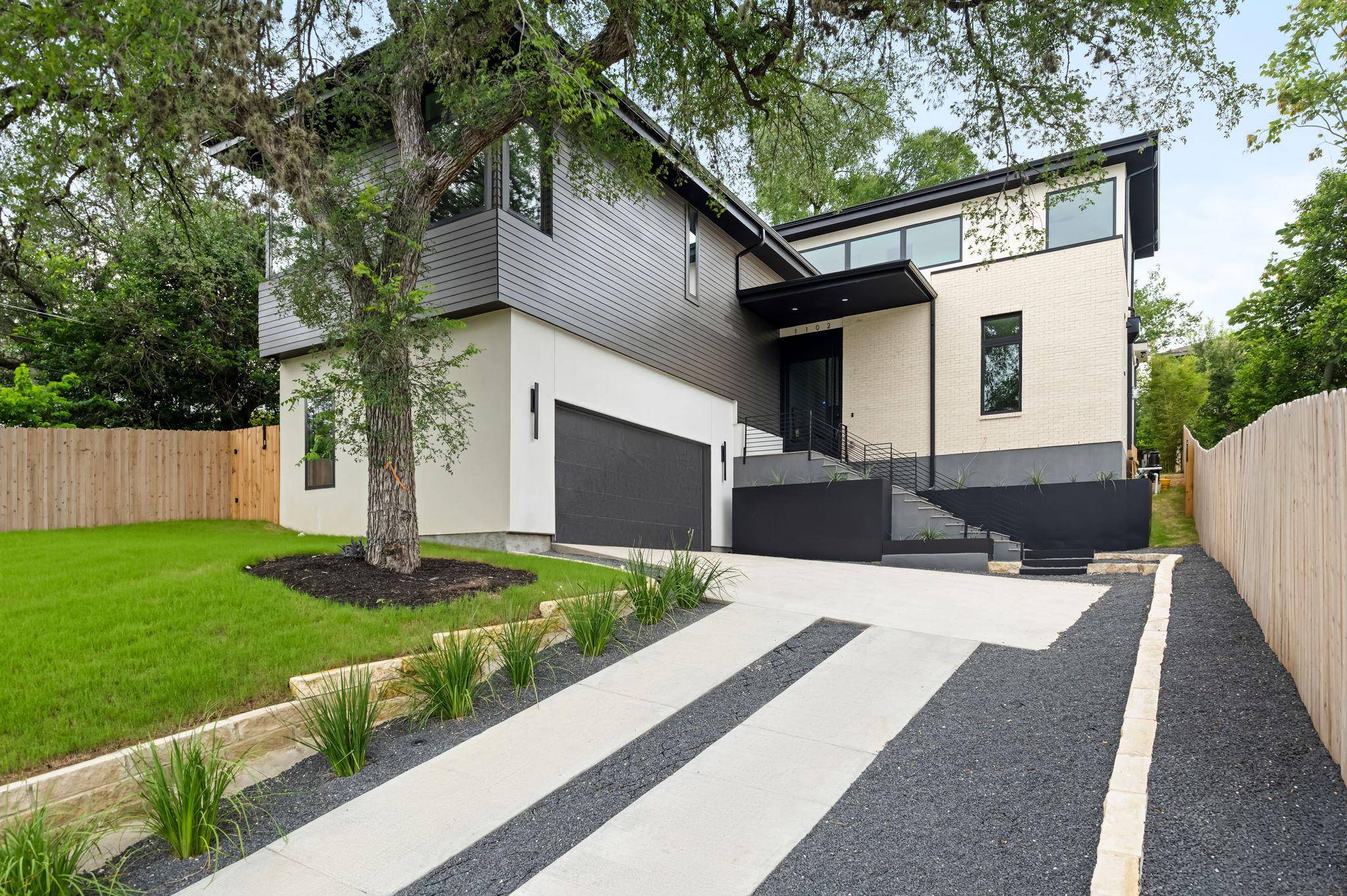 1102 Summit ST, Austin, TX 78741