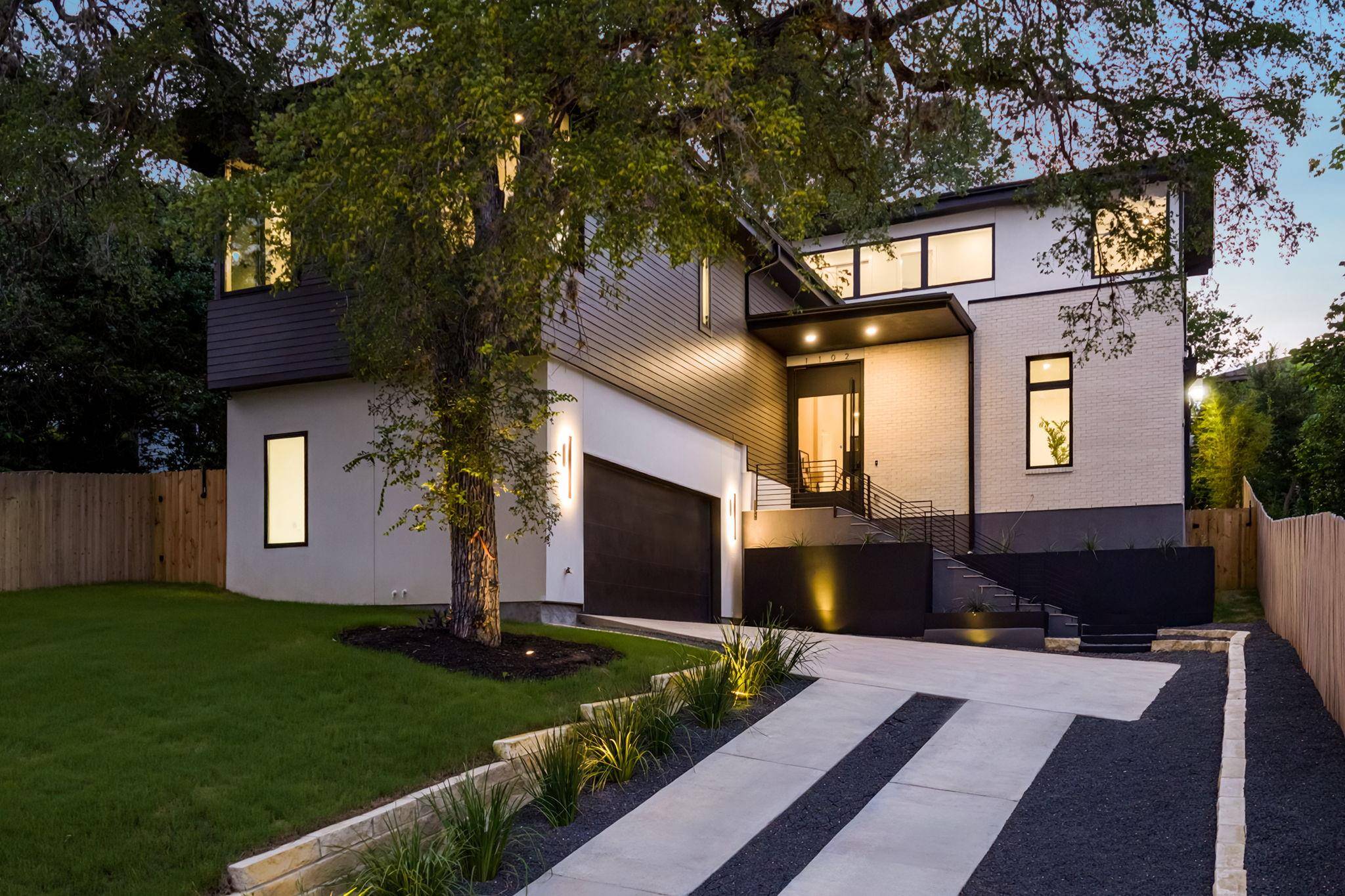 1102 Summit ST, Austin, TX 78741