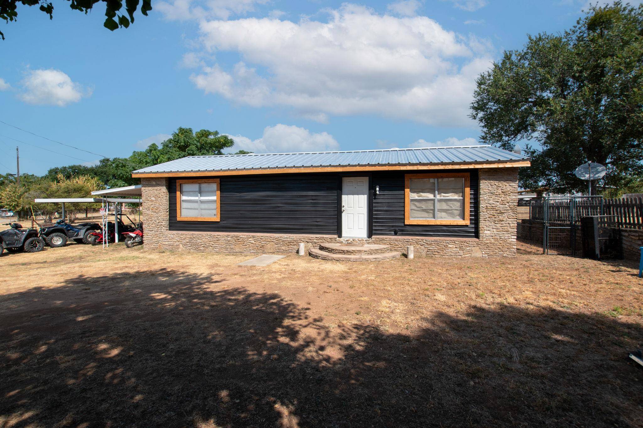 817 Ridgeway, Tow, TX 78672