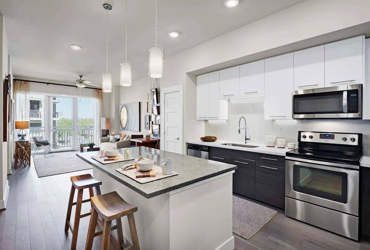 2727 Travis ST #608, Houston, TX 77006