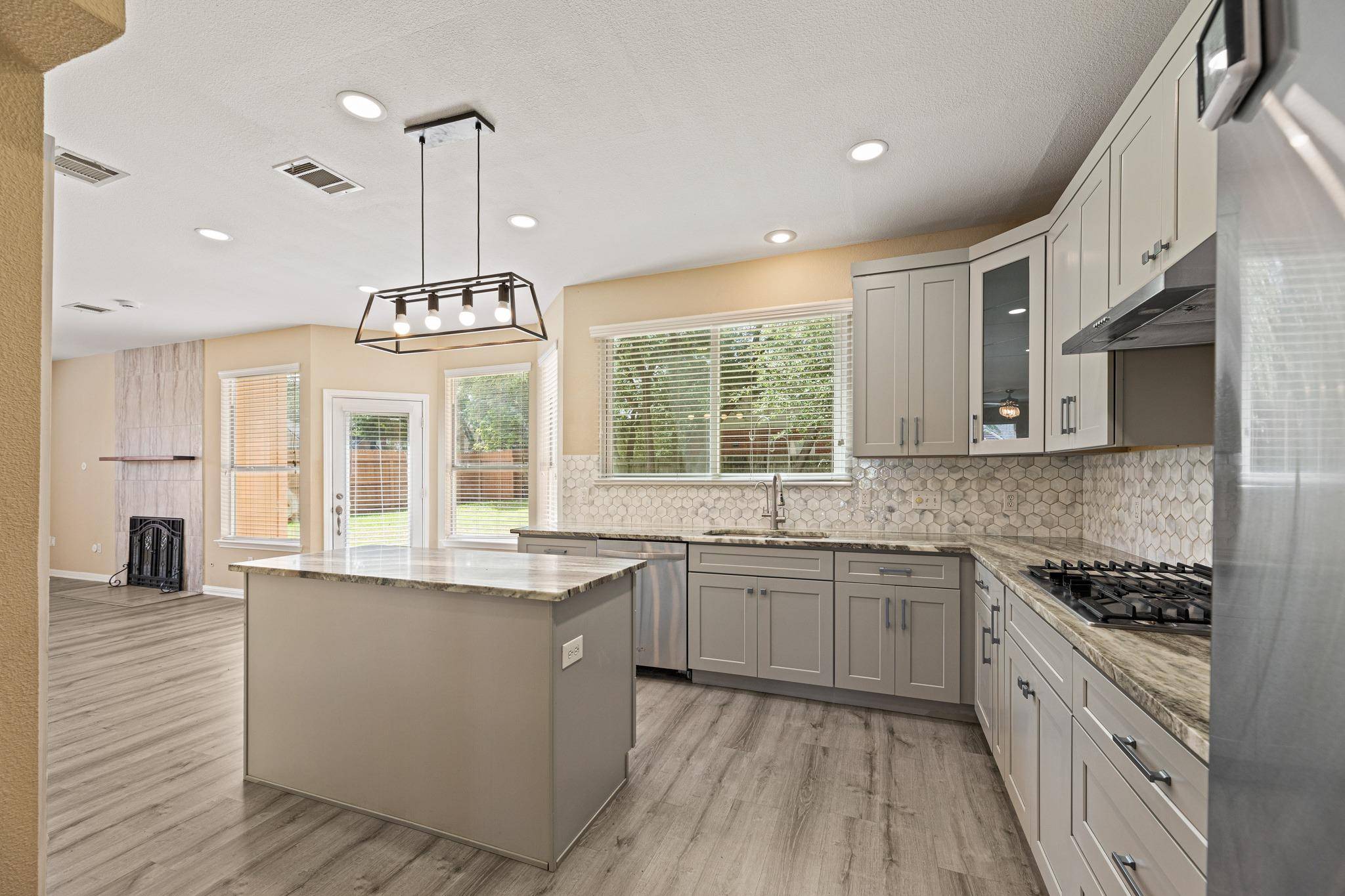 306 Bryce Canyon DR, Cedar Park, TX 78613
