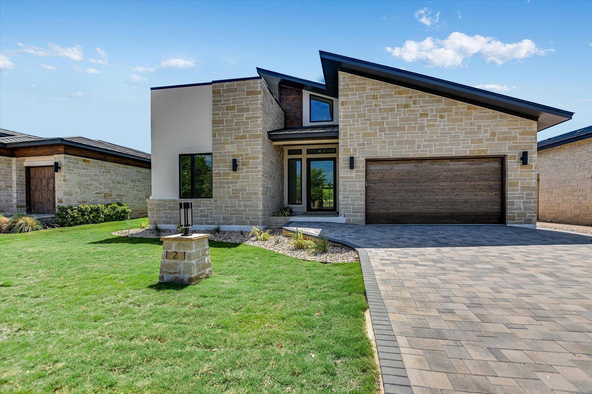 121 Azalea LOOP, Horseshoe Bay, TX 78657