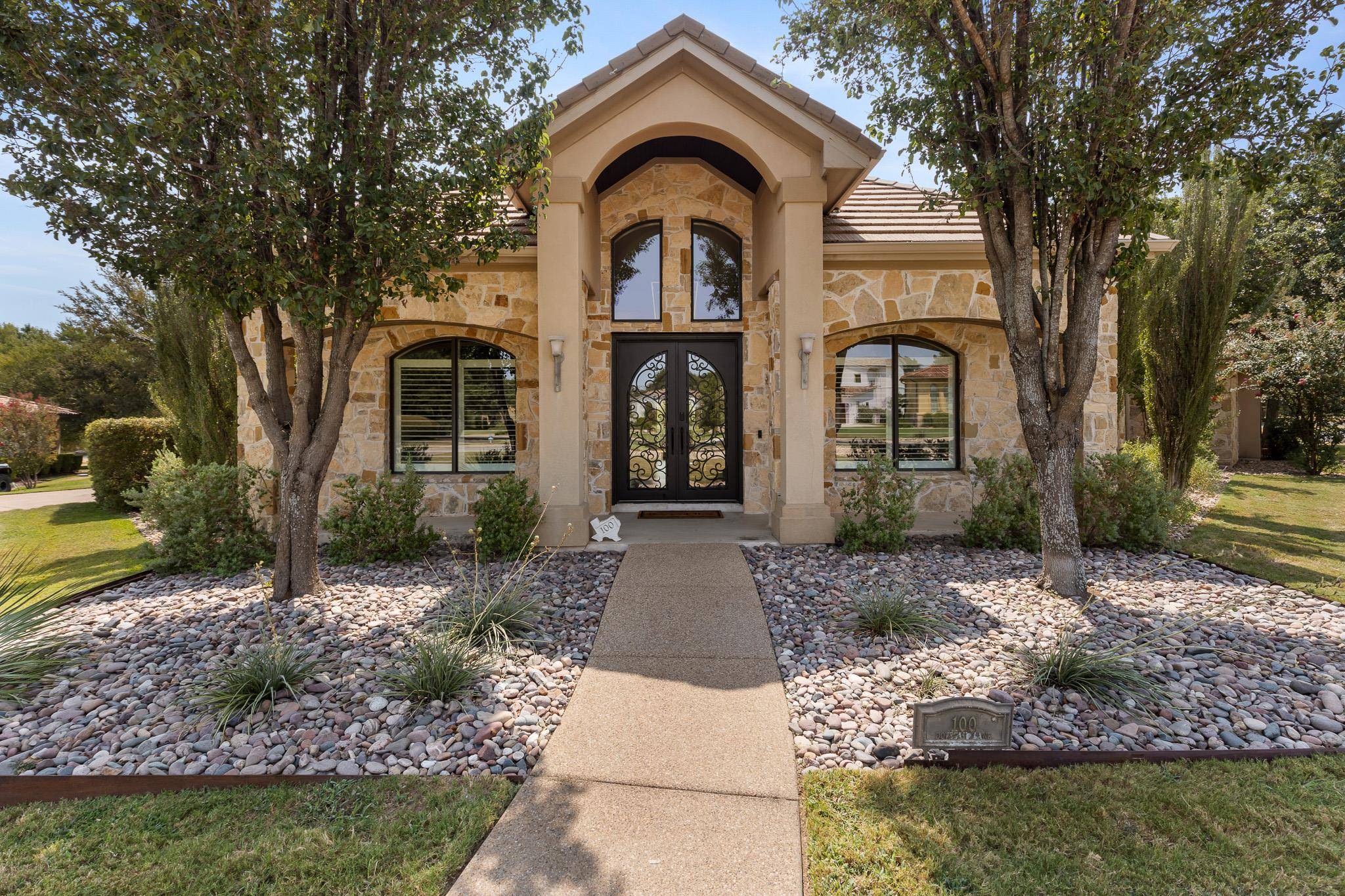100 Dovetail LN, Georgetown, TX 78628