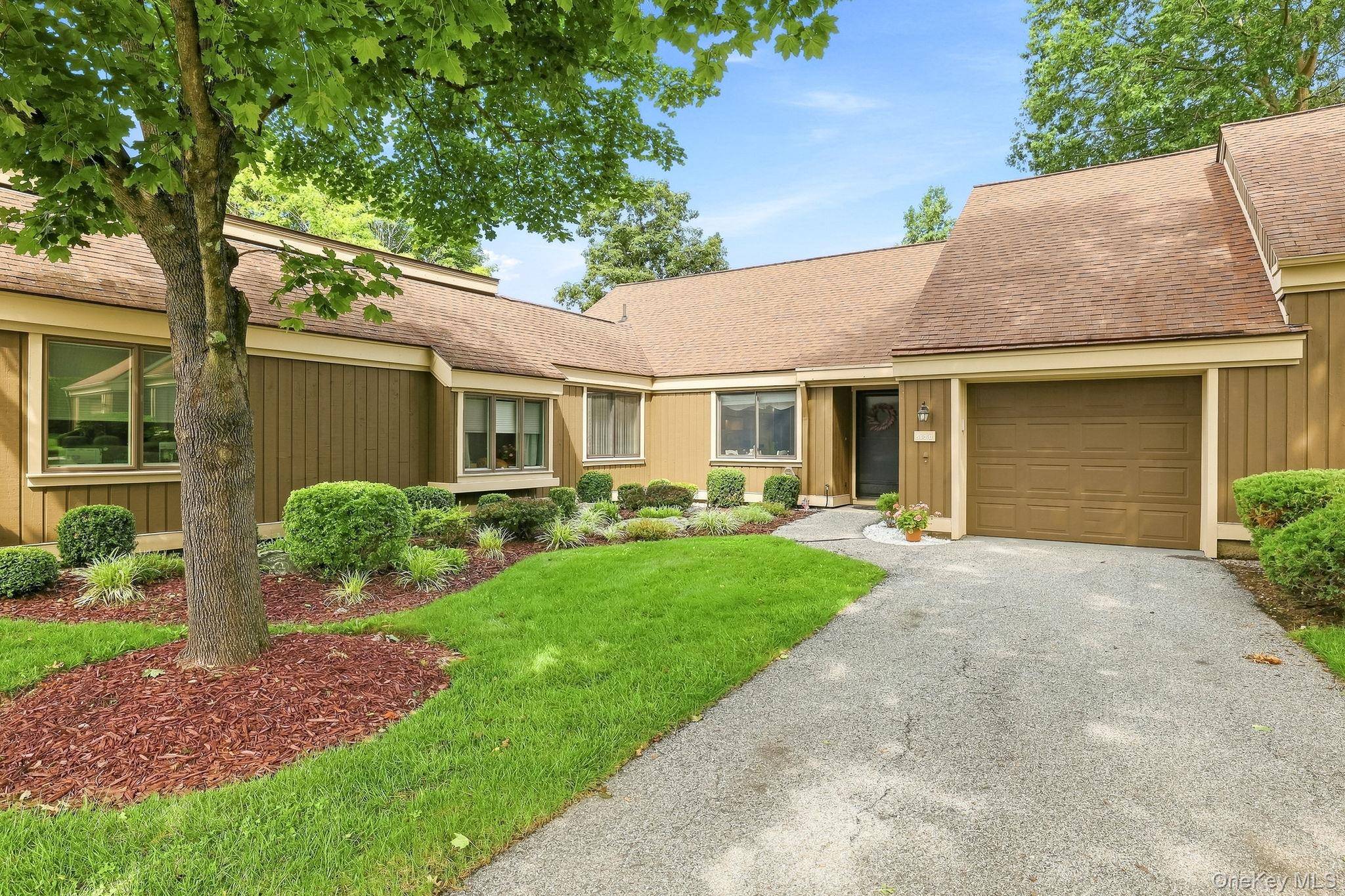 590 Heritage HLS #B, Somers, NY 10589