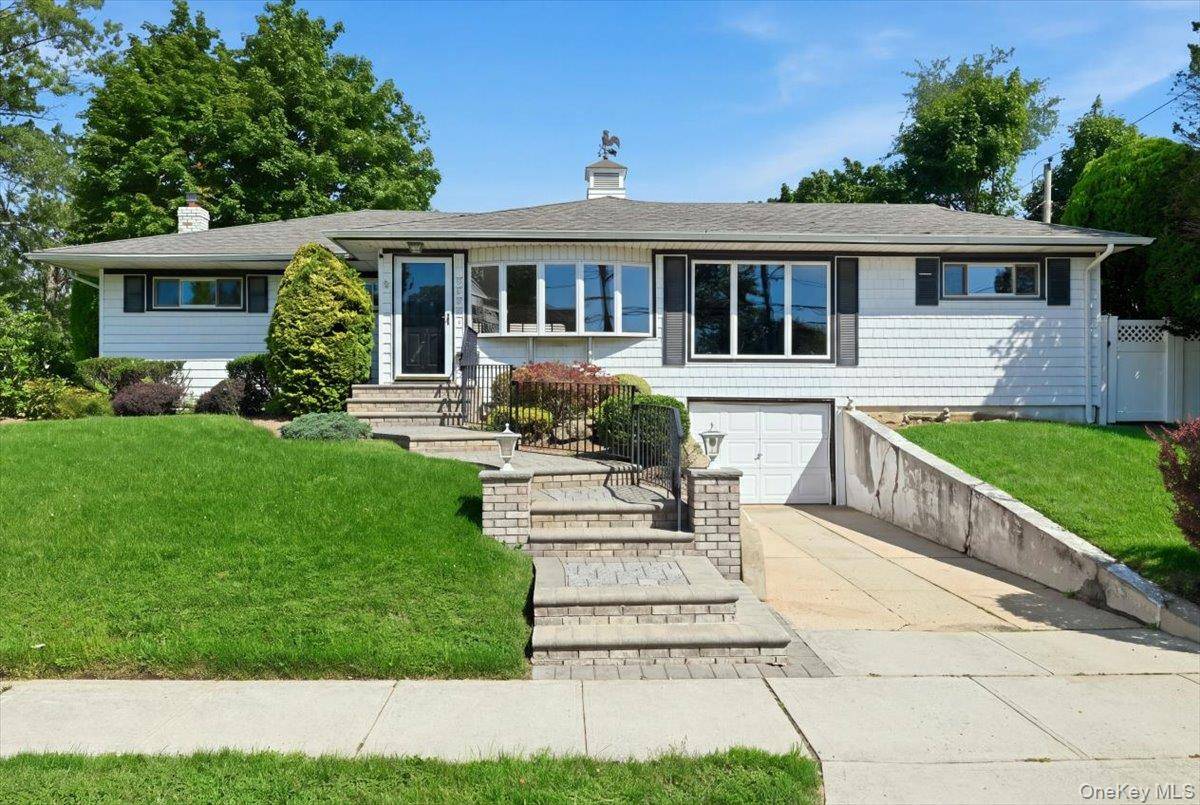3695 Waverly AVE, Seaford, NY 11783