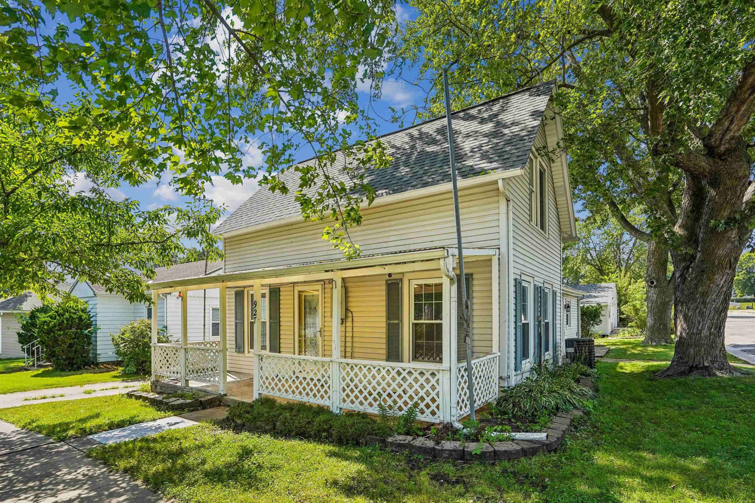 927 NW 2nd ST, Waverly, IA 50677