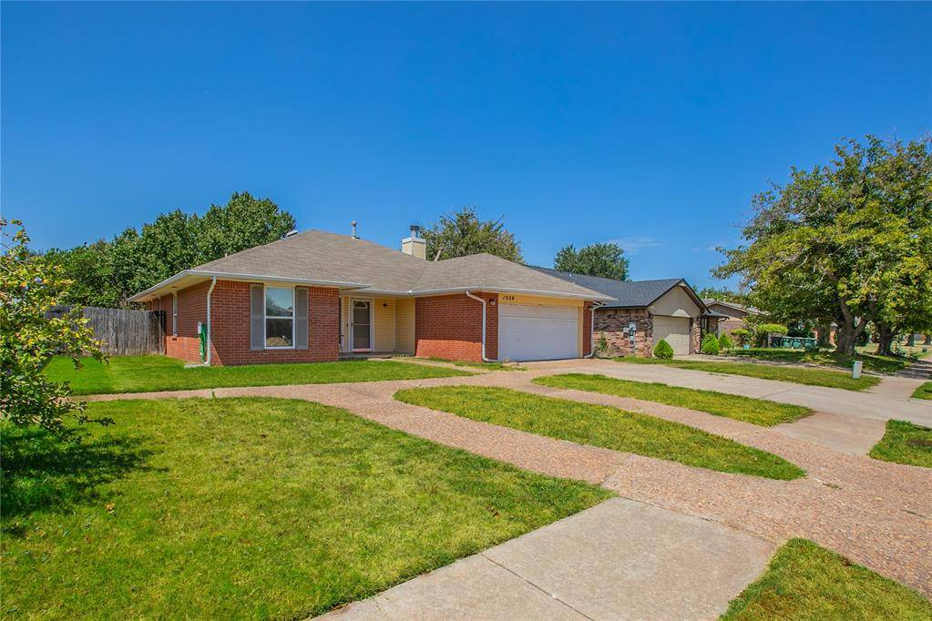 1329 Greenfield DR, Edmond, OK 73012