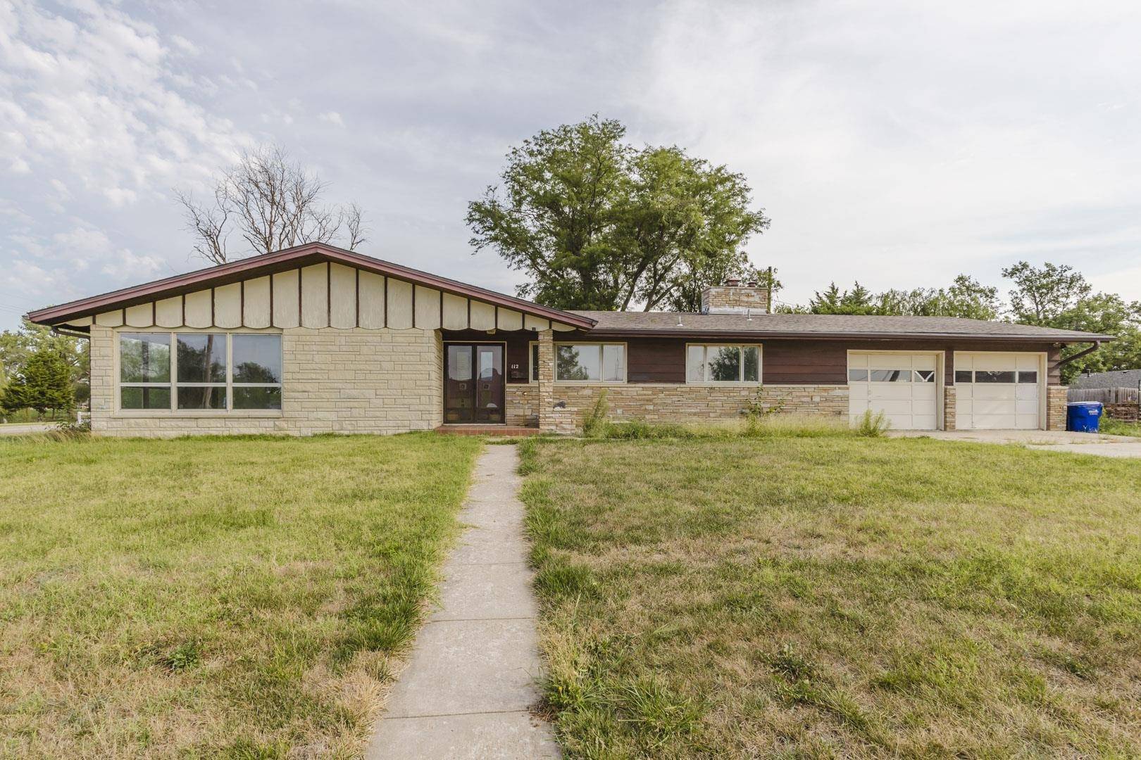 112 W F St, Hillsboro, KS 67063