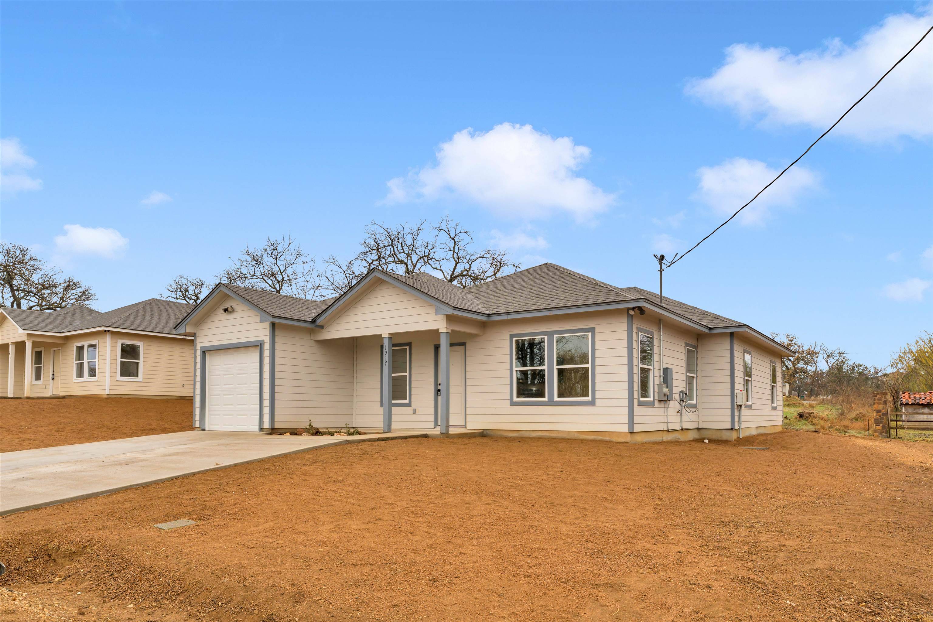 1917 Greenwood LN, Kingsland, TX 78639