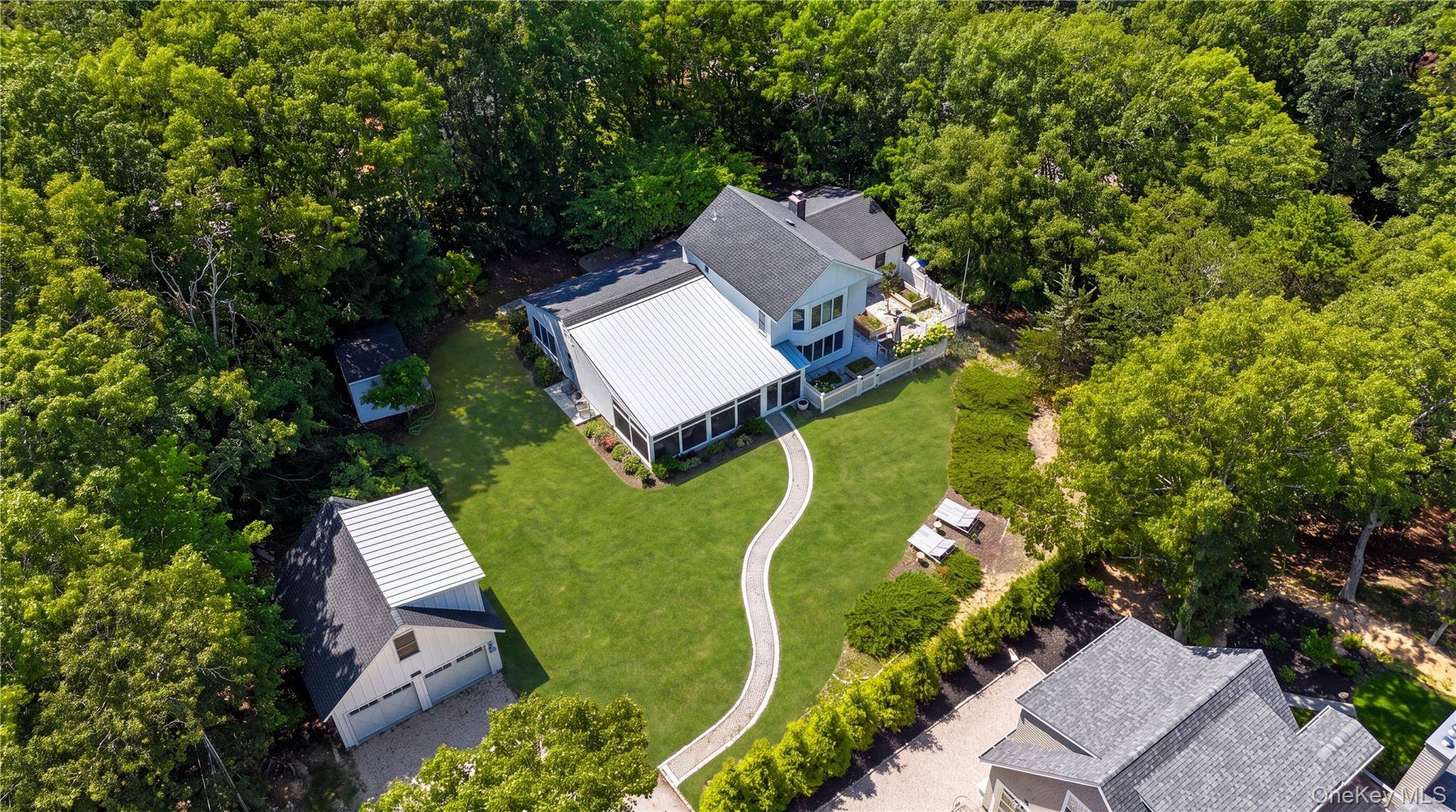 36 Breezy DR, Sag Harbor, NY 11963