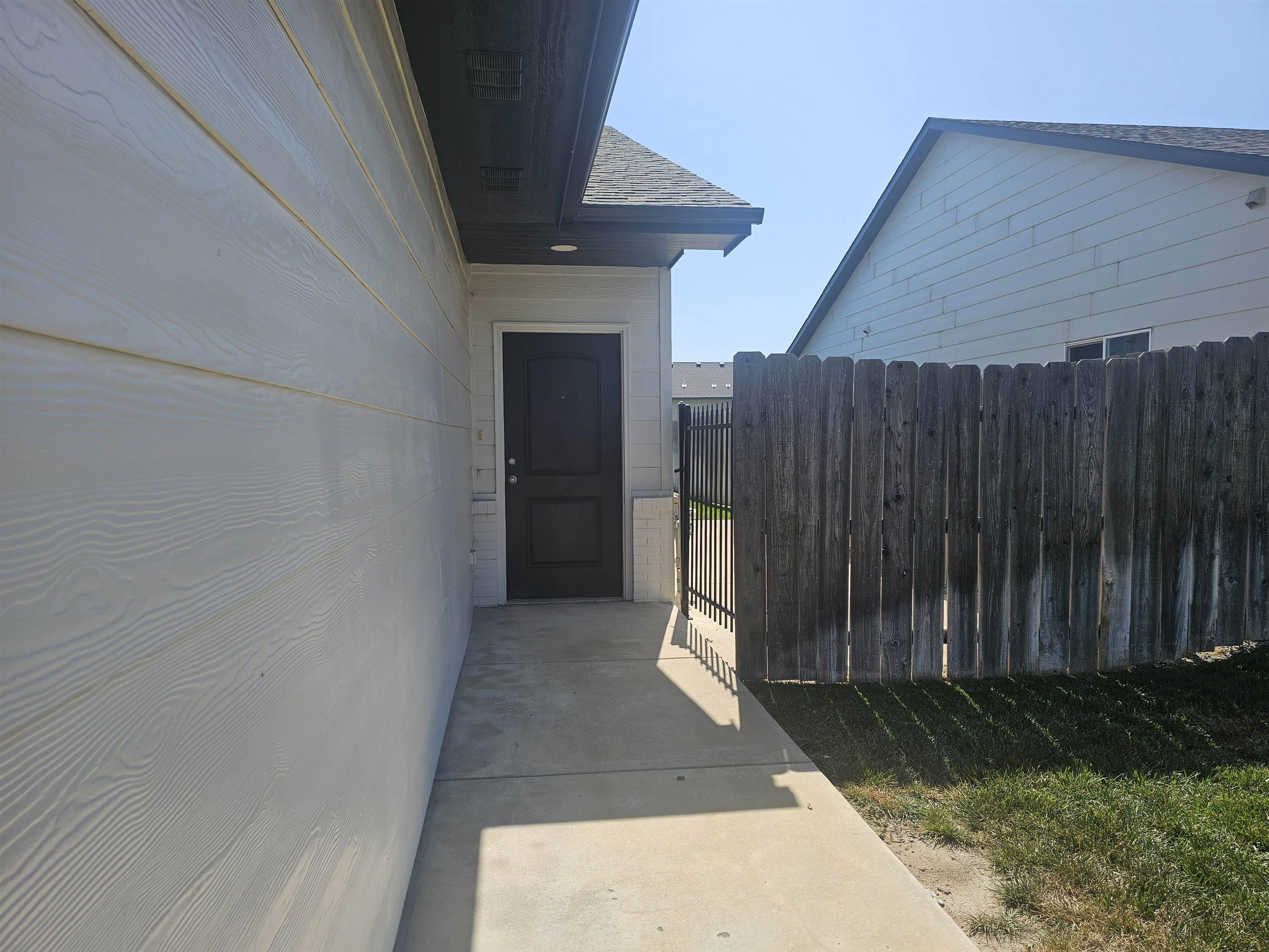 565 E Martens Ct, Goddard, KS 67052
