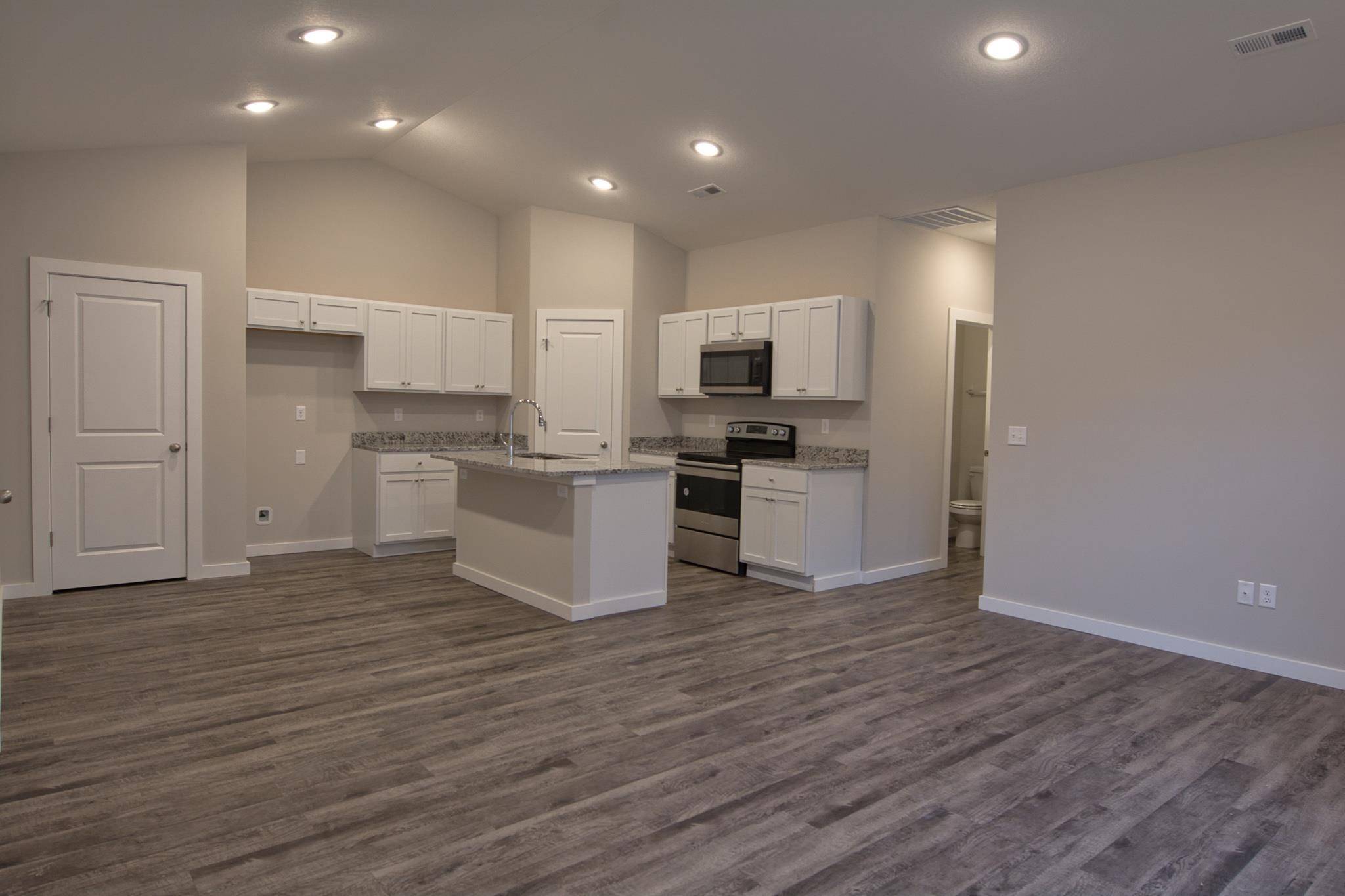 565 E Martens Ct, Goddard, KS 67052