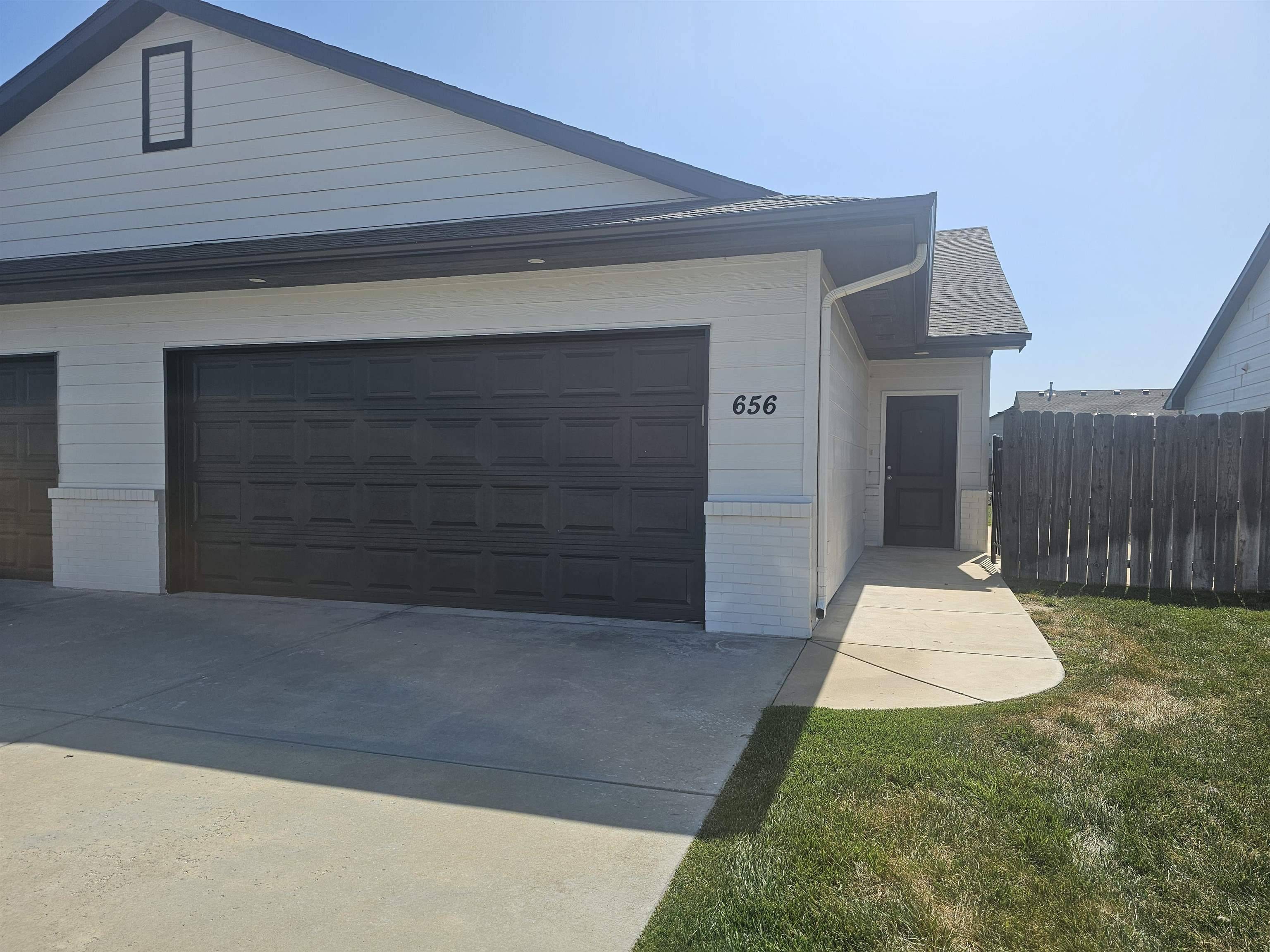 565 E Martens Ct, Goddard, KS 67052