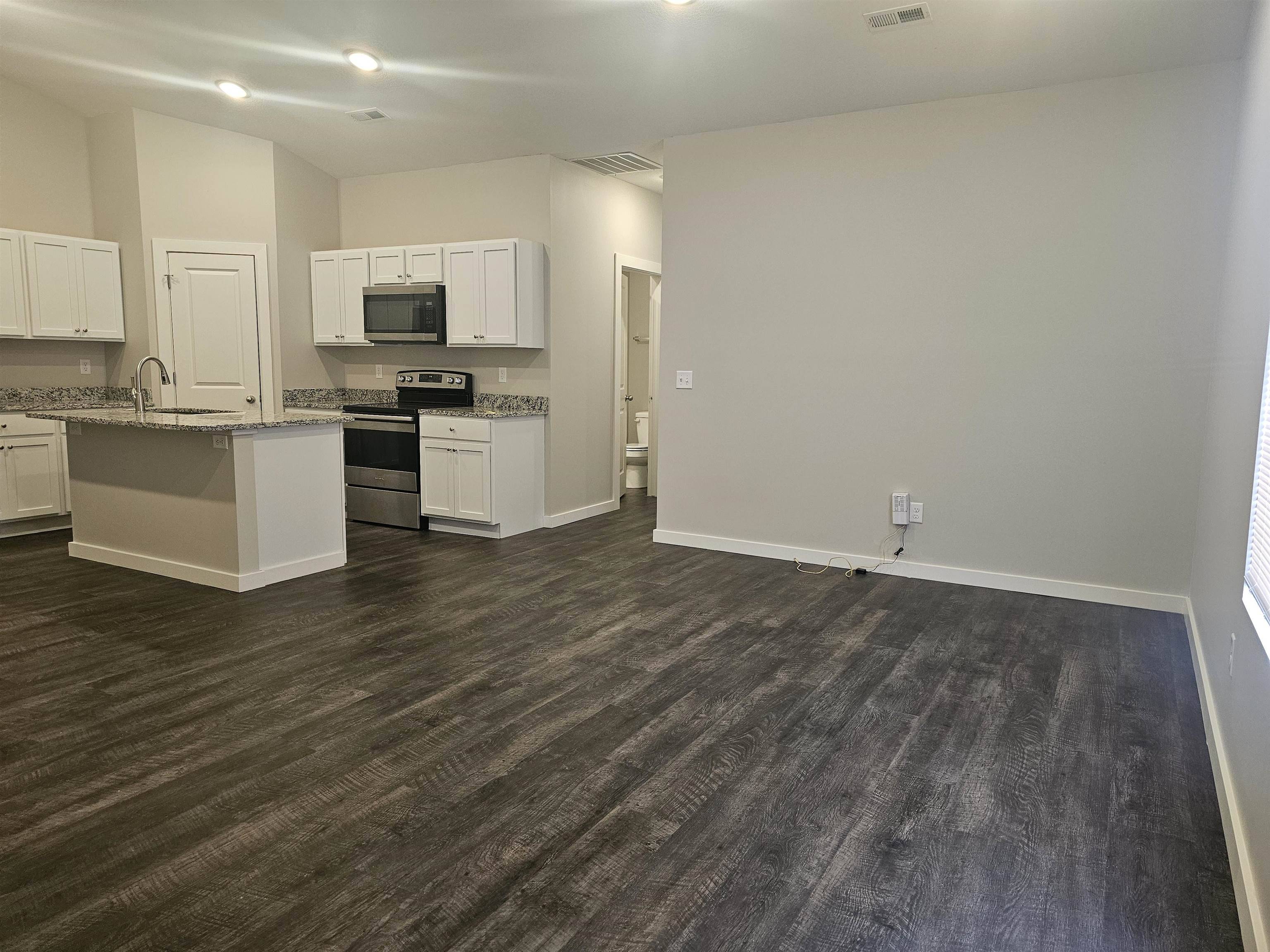 565 E Martens Ct, Goddard, KS 67052